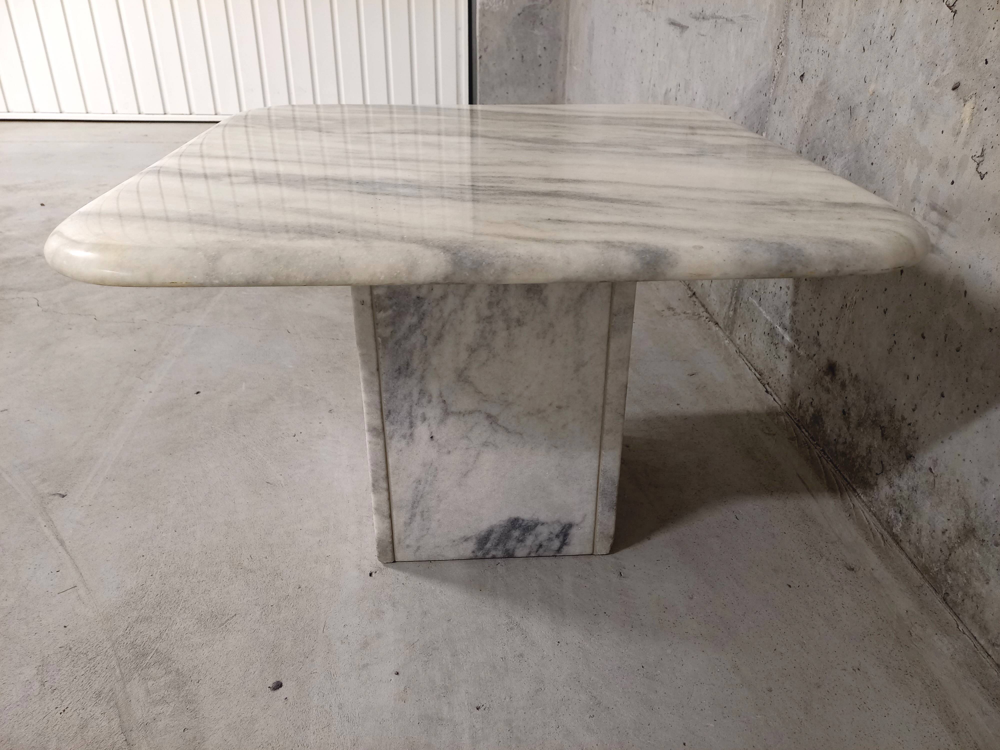 Vintage coffee table in white marble 70s