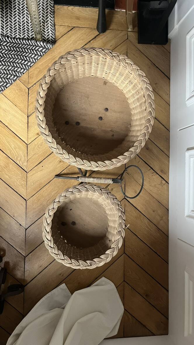 Porte plante ou cache pot en rotin style Matégot