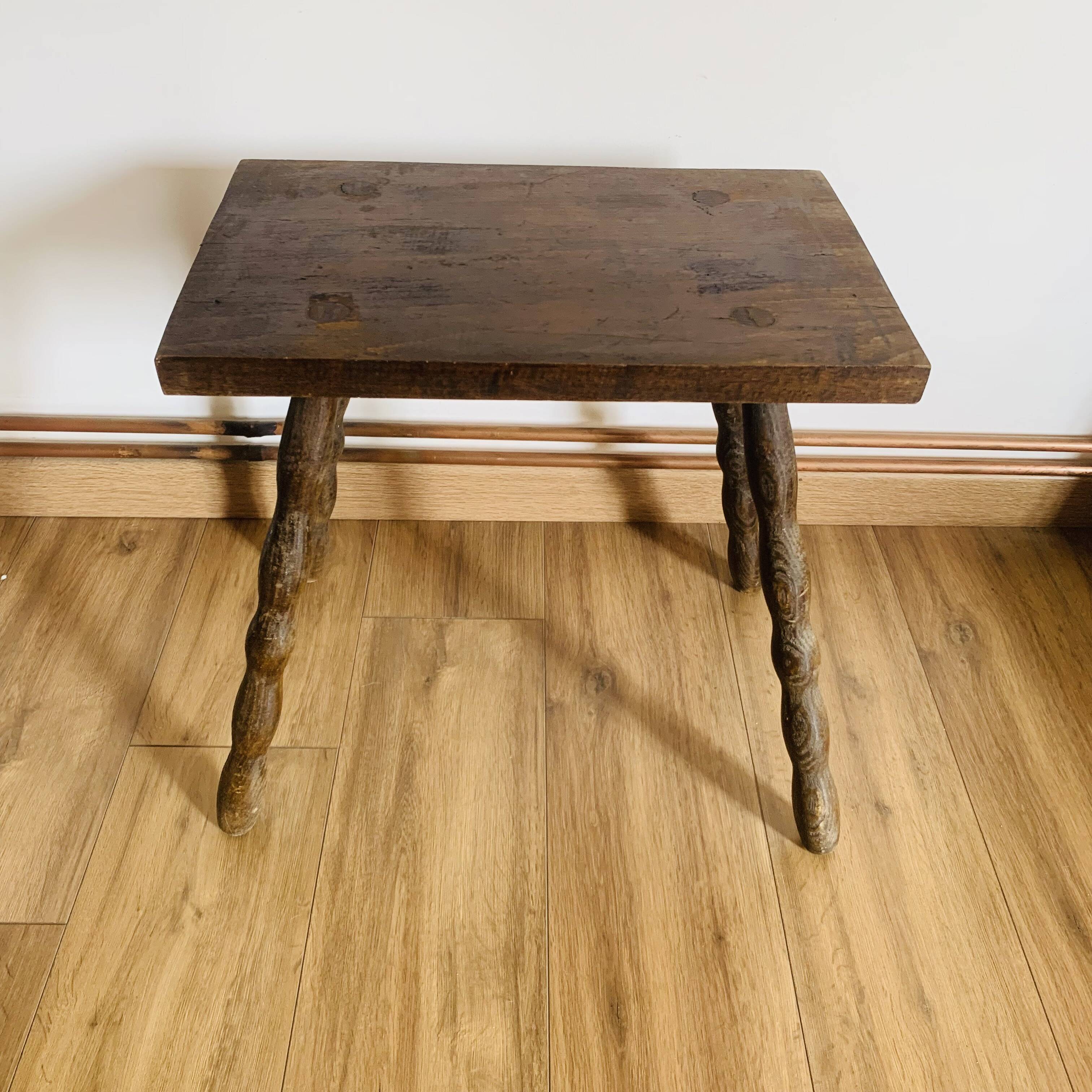 Ancienne table basse d’appoint