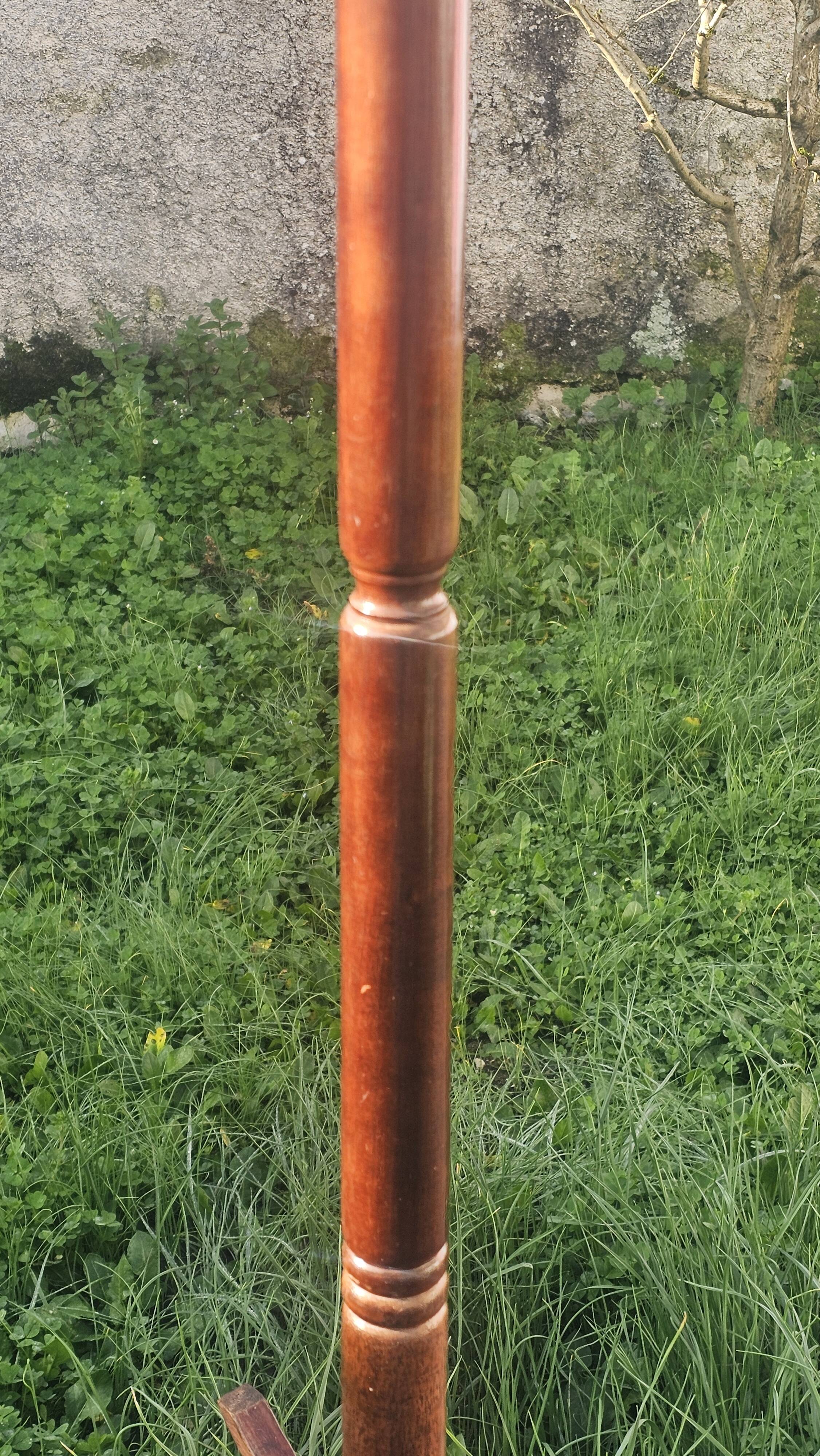 Curved wood coat rack – Thonet style