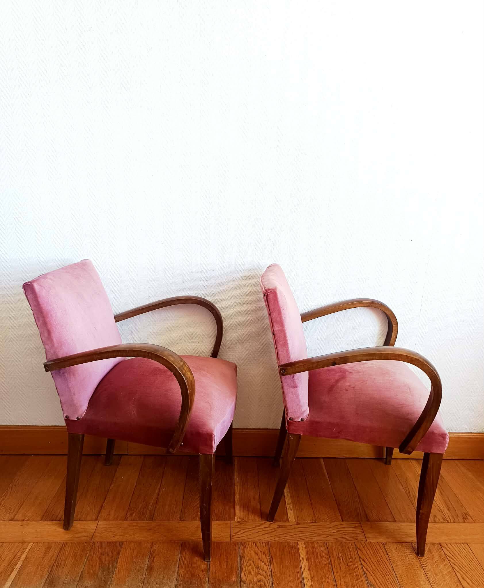 Paire de fauteuils moustache velours rose art déco
