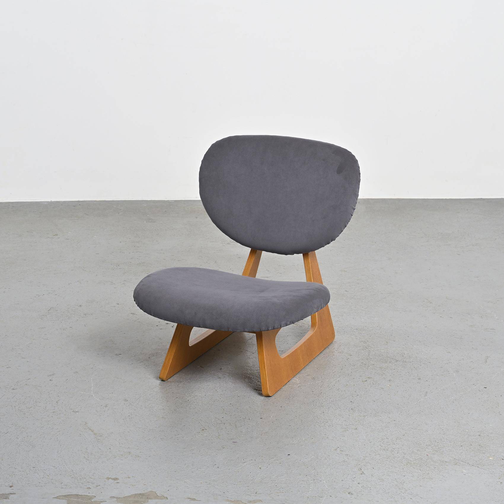 Chauffeuse Teiza Isu par Sakakura & Cho, Tendo Mokko circa 1970