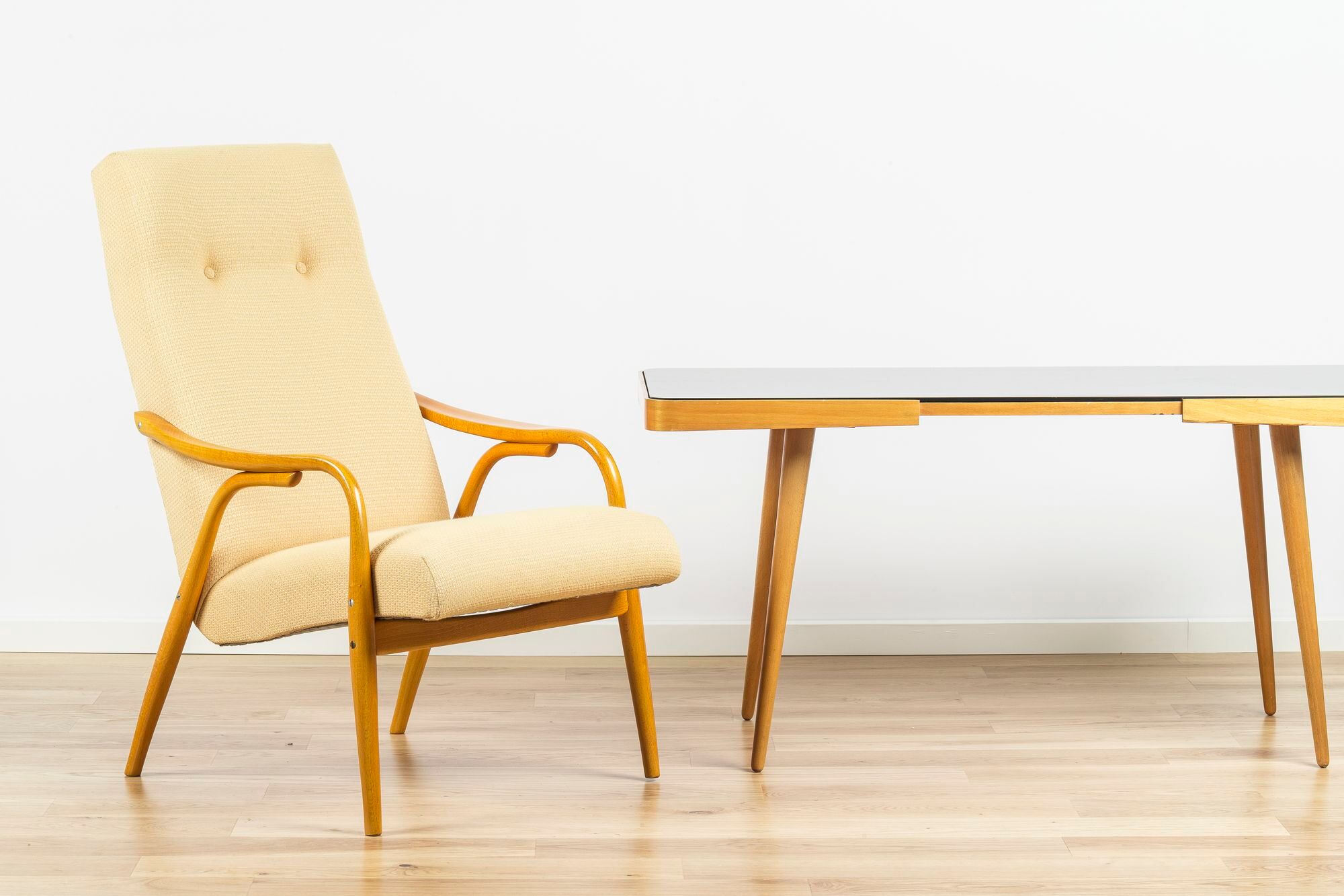 Fauteuil Ton 947, années 50