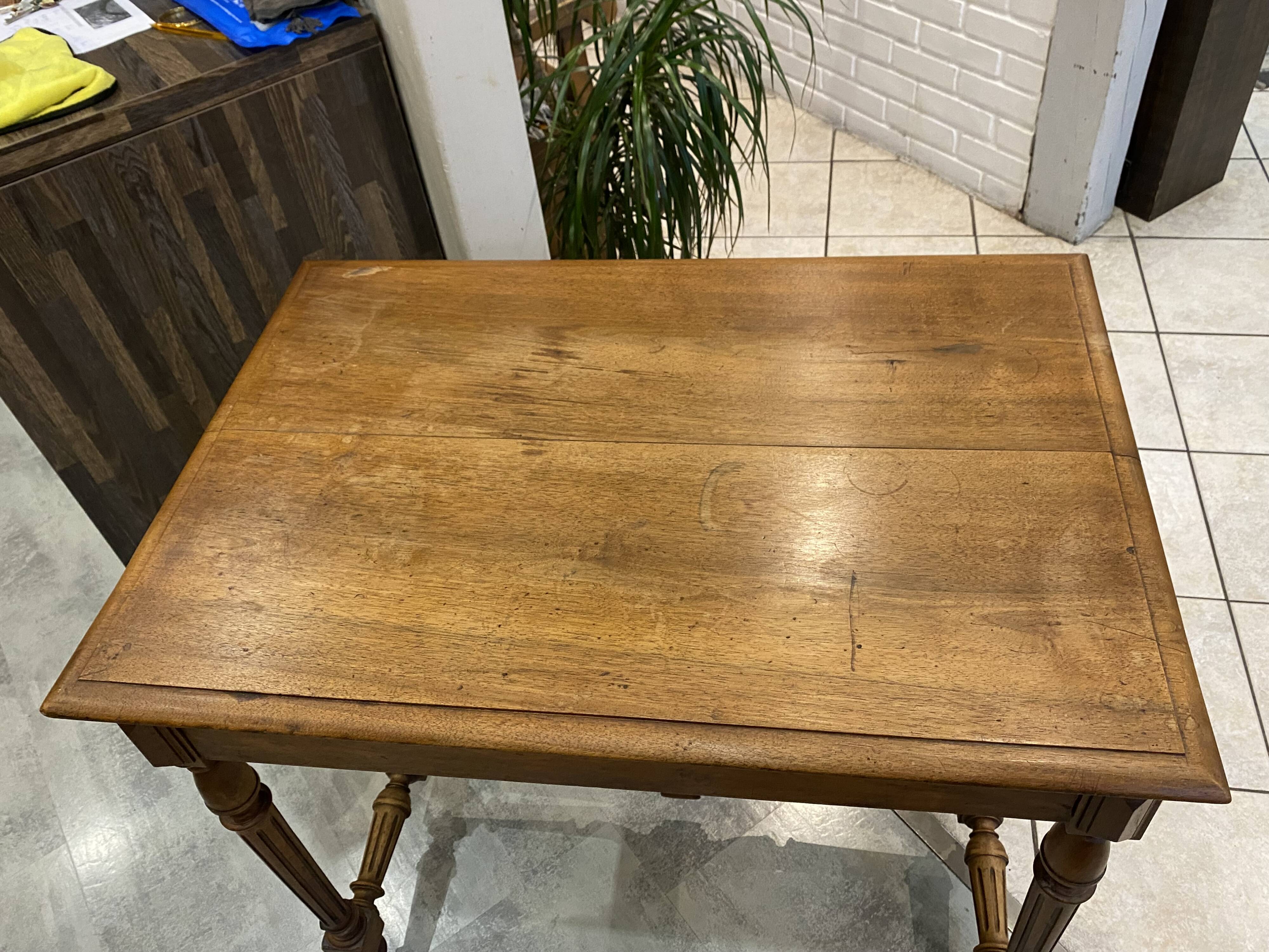 Bureau 1 tiroir en bois massif chêne pieds tournés et sculptés 89x62cm