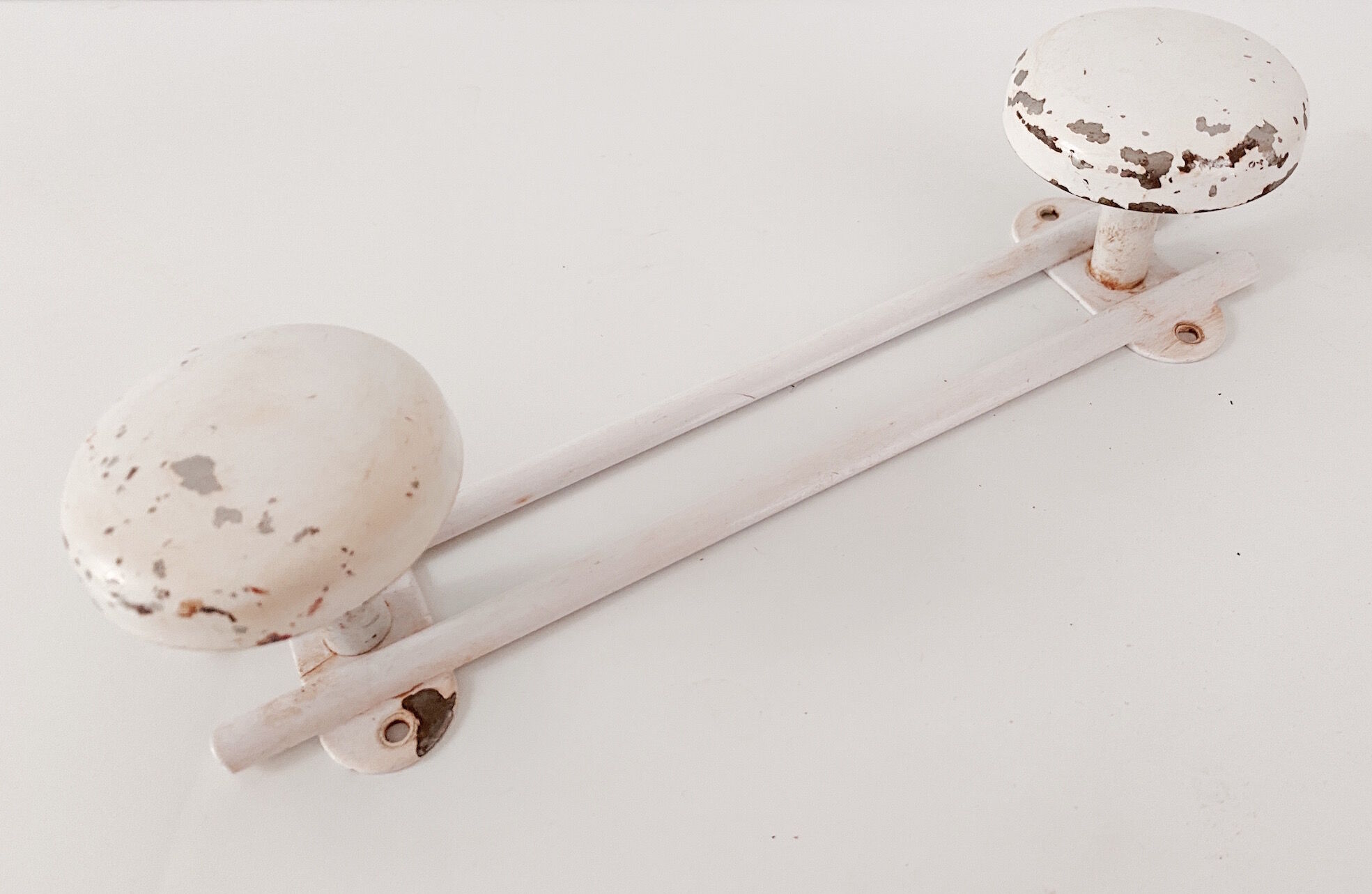 Double coat hook in vintage white lacquered metal