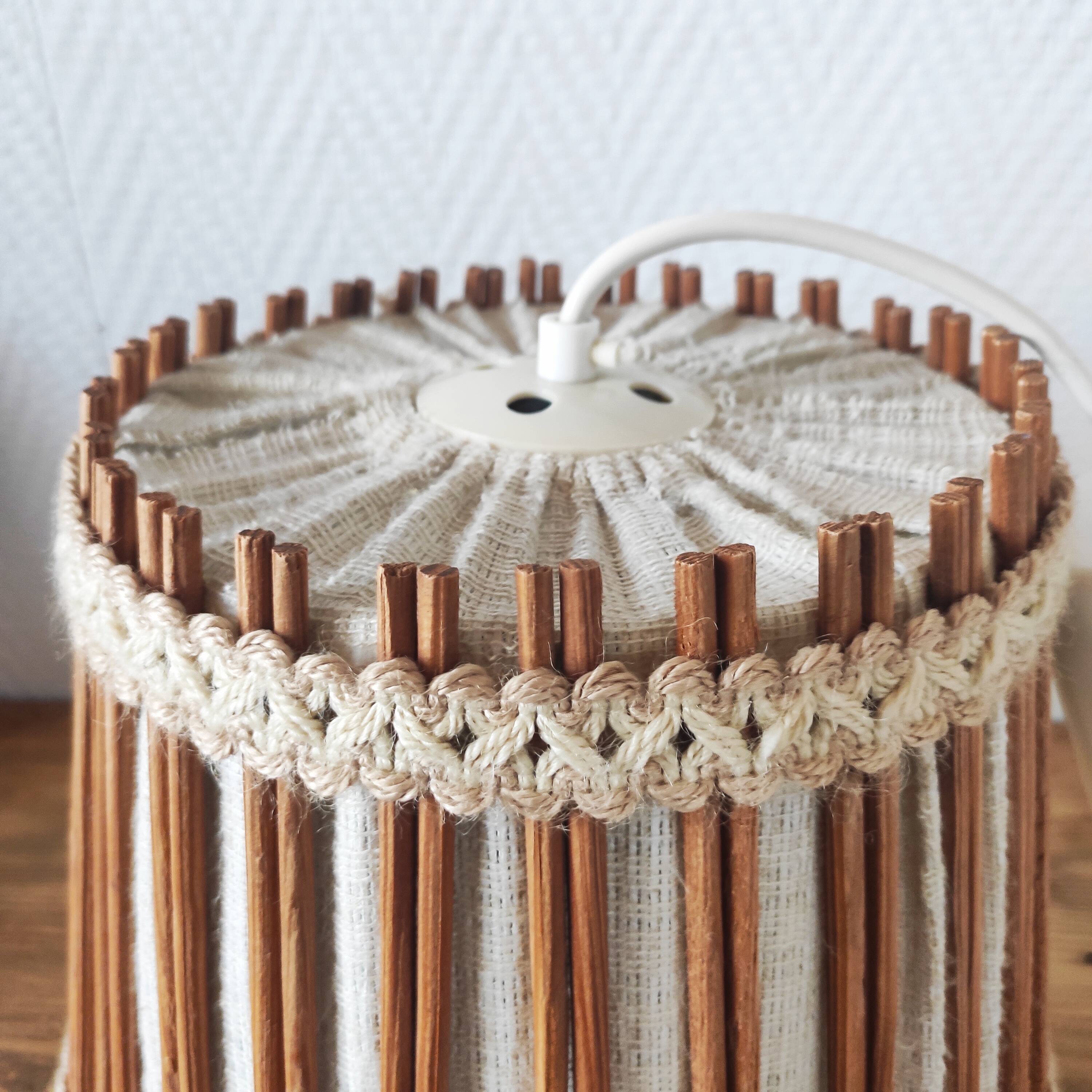 Suspension vintage 70 en lin et rotin