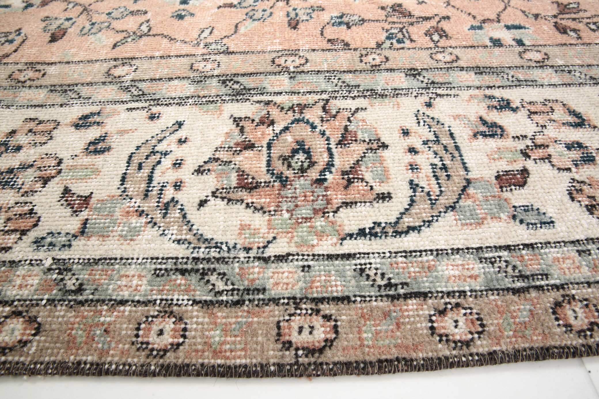 Oversize salmon rug 326x224cm