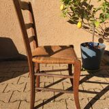Chaise en bois et paille