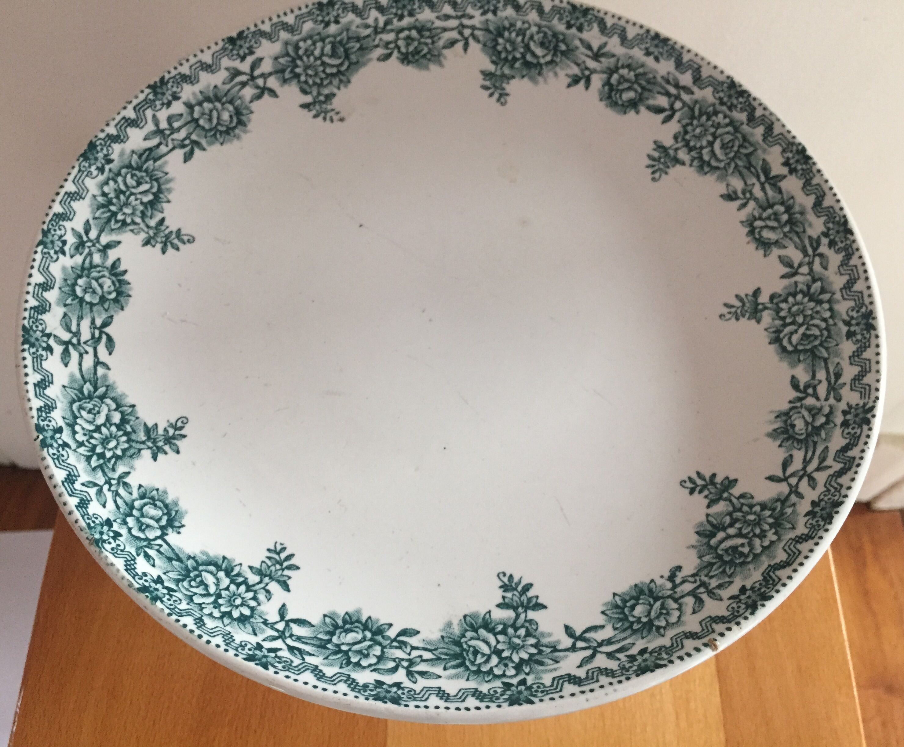 Ceramic cake dish on pedestal