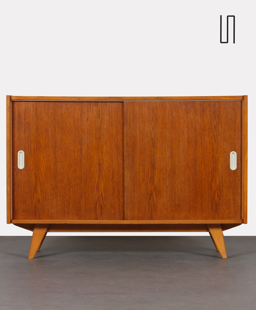 Commode en placage chêne modèle U-452 par Jiri Jiroutek pour Interier Praha, 1960