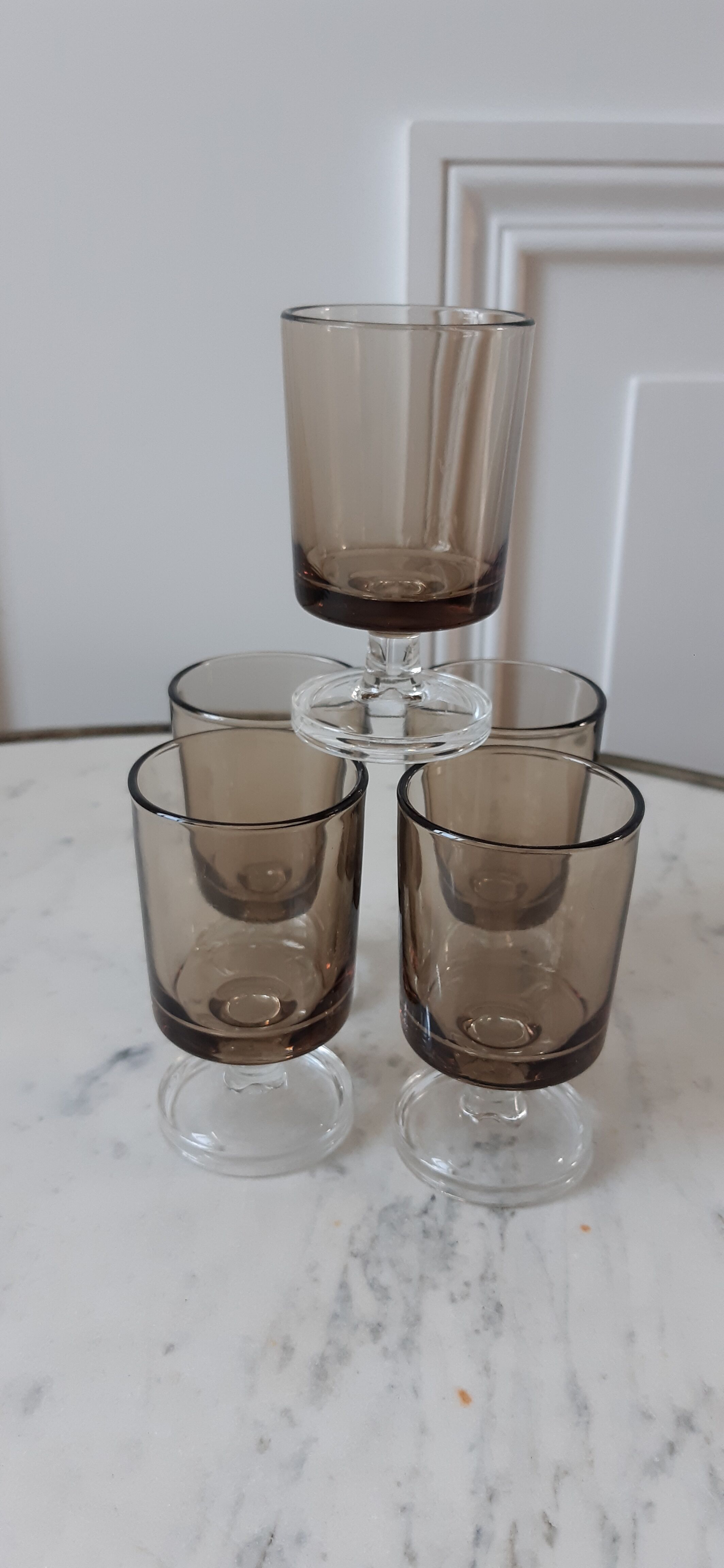 Set of 5 small glasses in smoked glass Made in France 70s