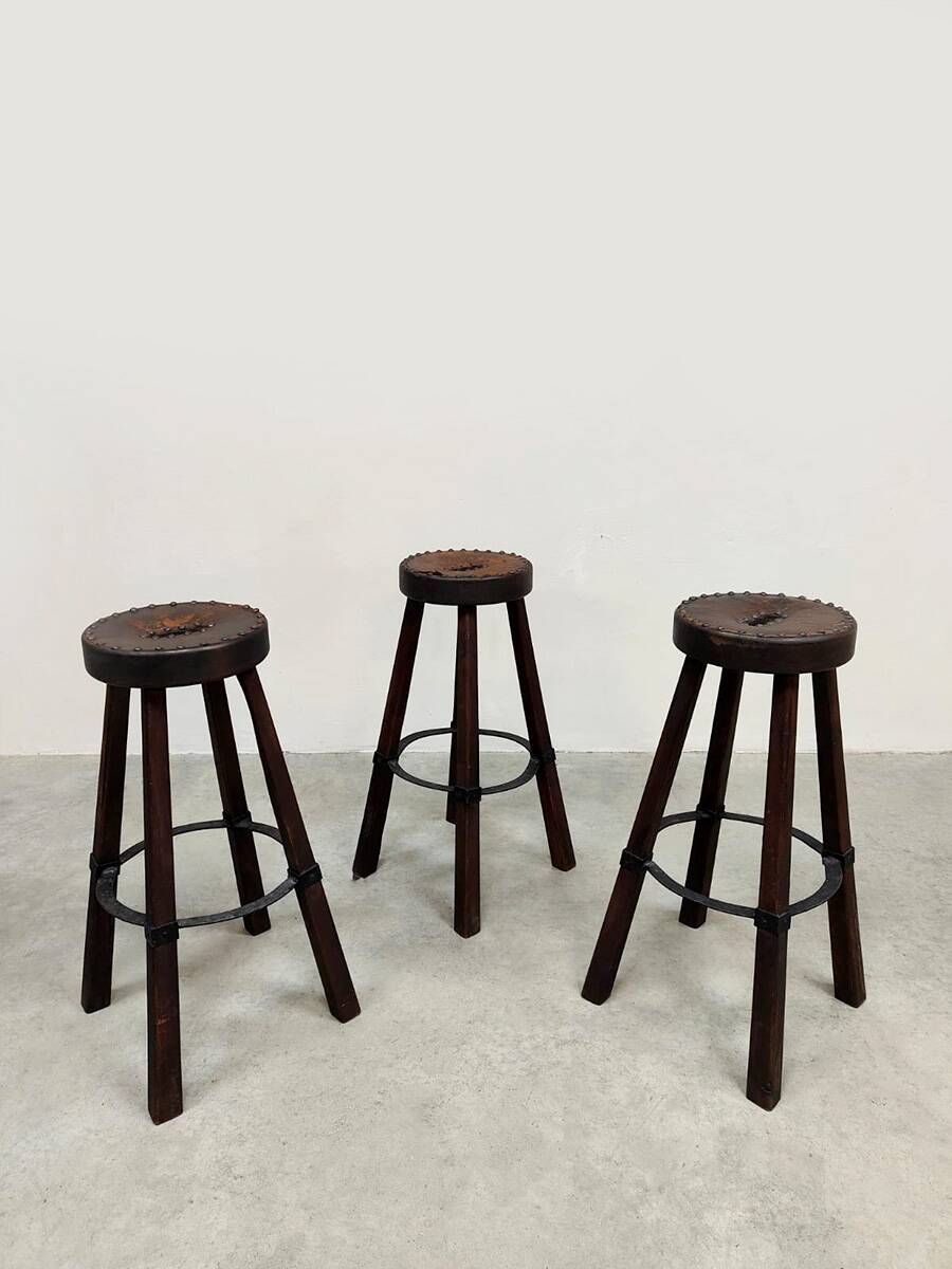 3 tabourets de bar brutaliste en cuir, Espagne 1970
