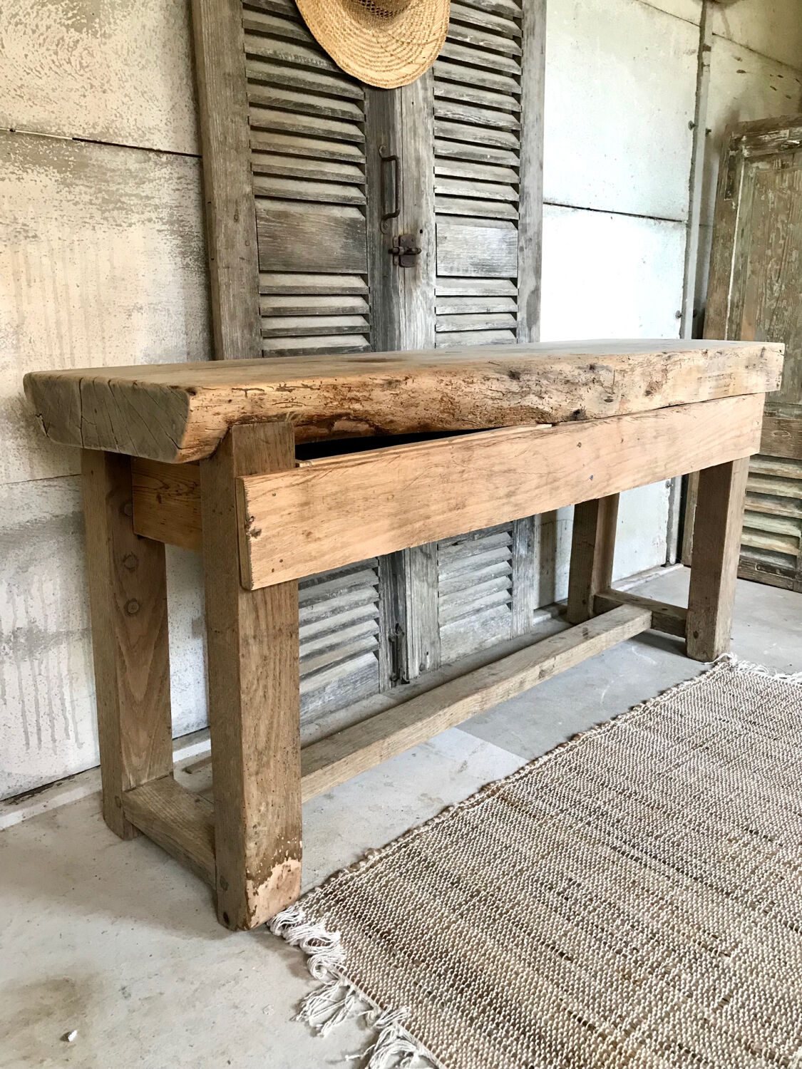 Workbench with drawers