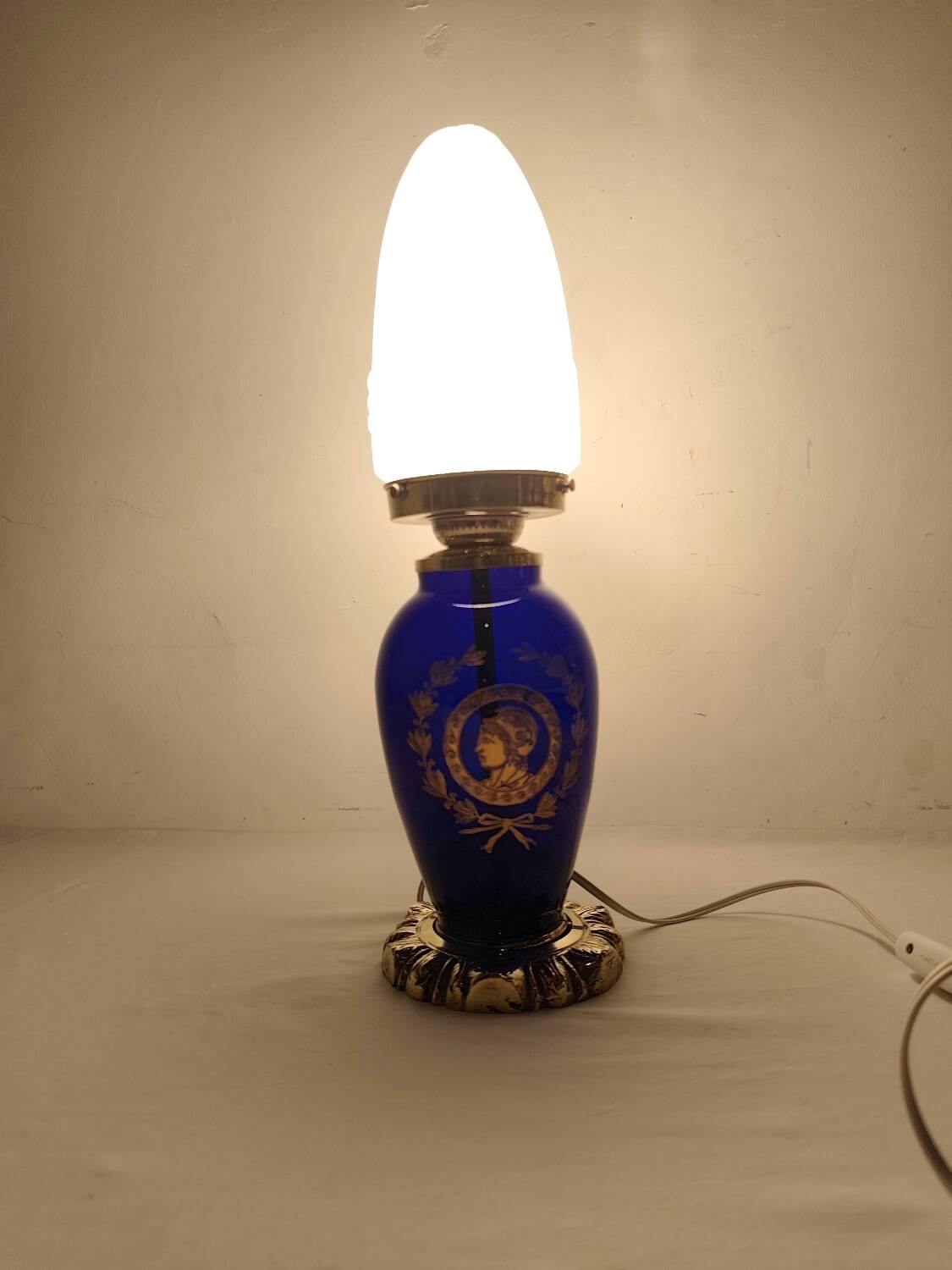 Lámpara de mesa de cristal. España, 1940s.