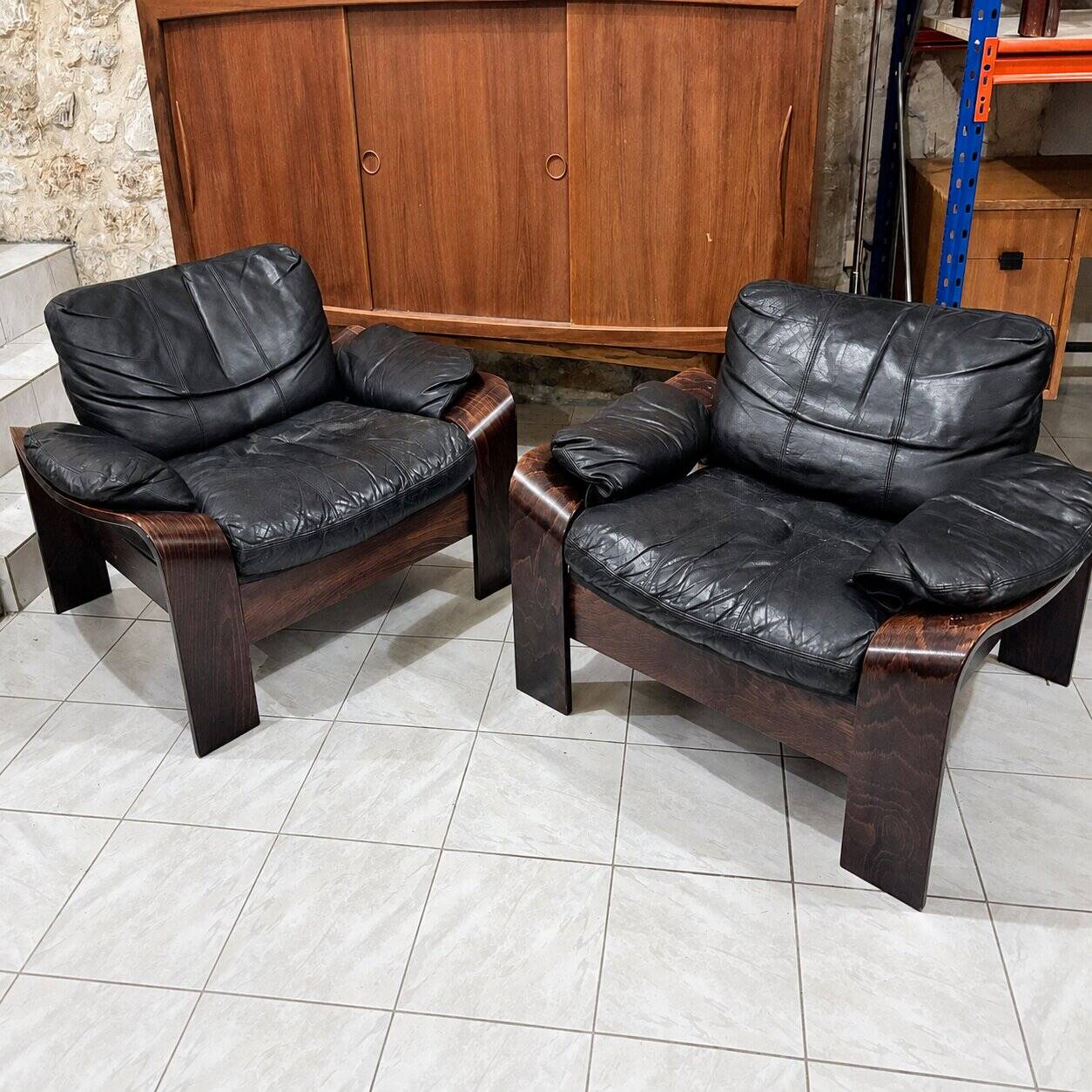 Paire de fauteuils scandinaves en cuir et palissandre