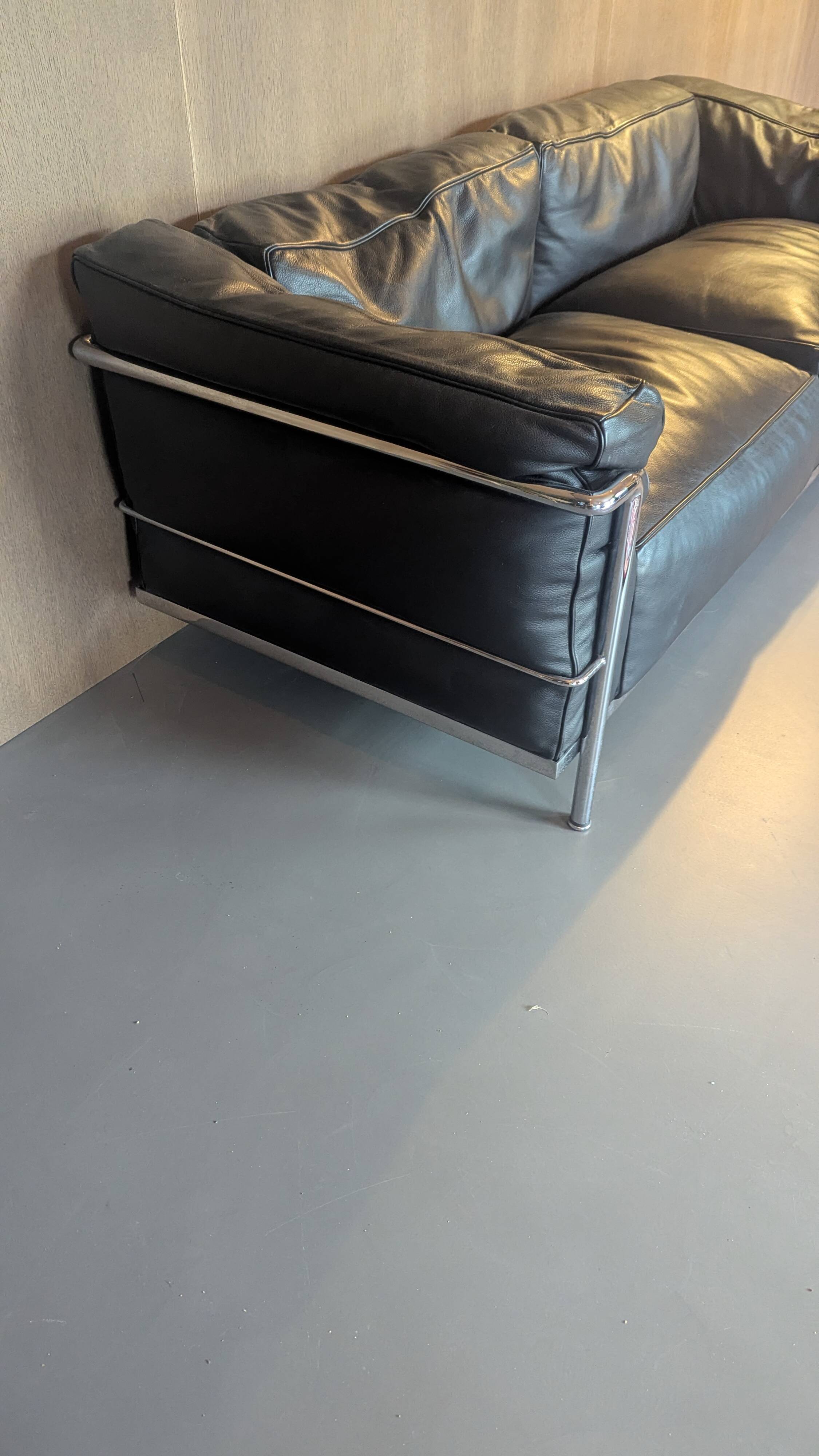 CASSINA Le Corbusier LC3 sofa plume version