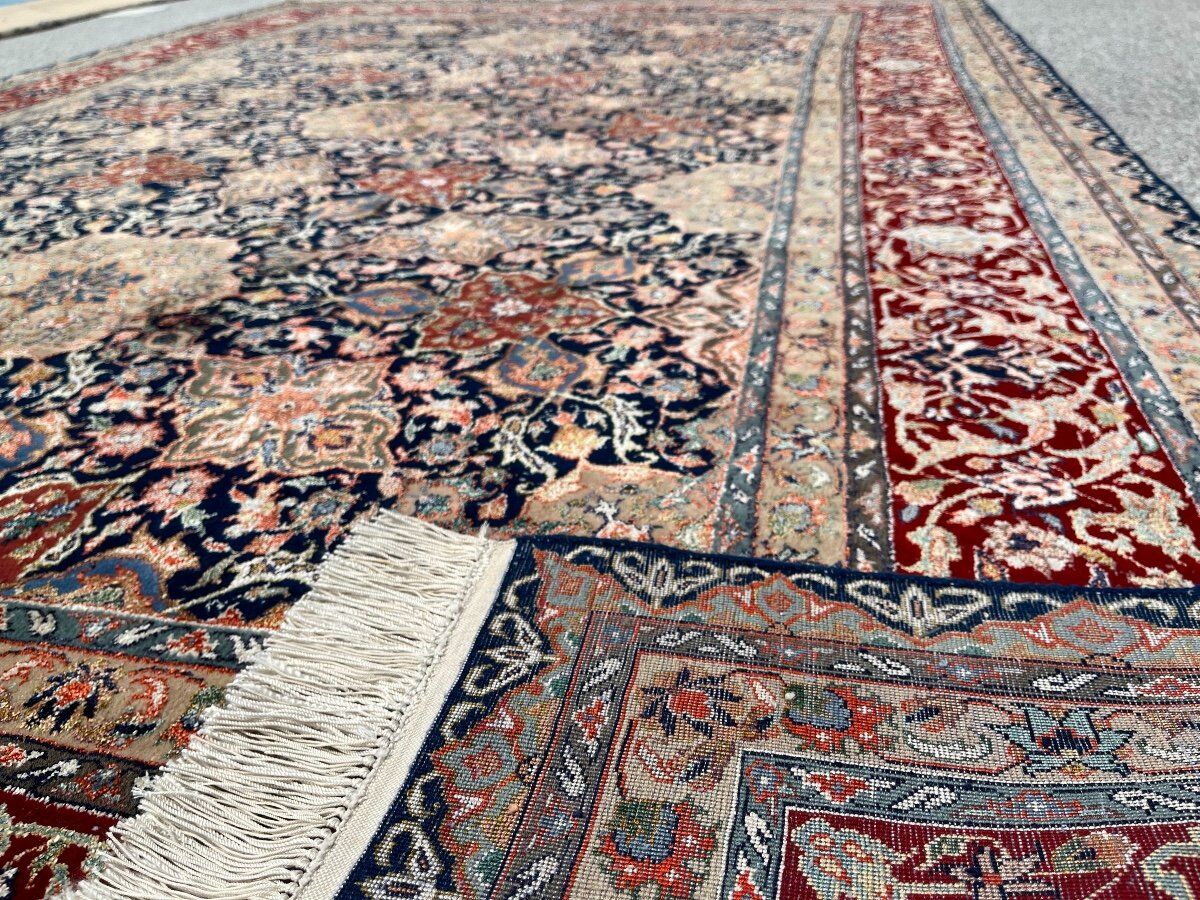 Persian rug, isfahan in wool and silk