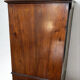 Commode ancienne en loupe de noyer – 1 tiroir et 2 portes