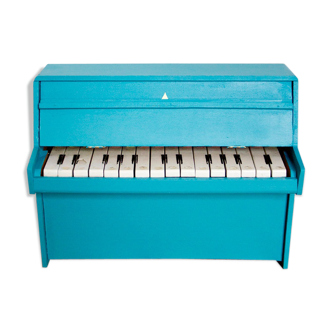 Duck blue piano