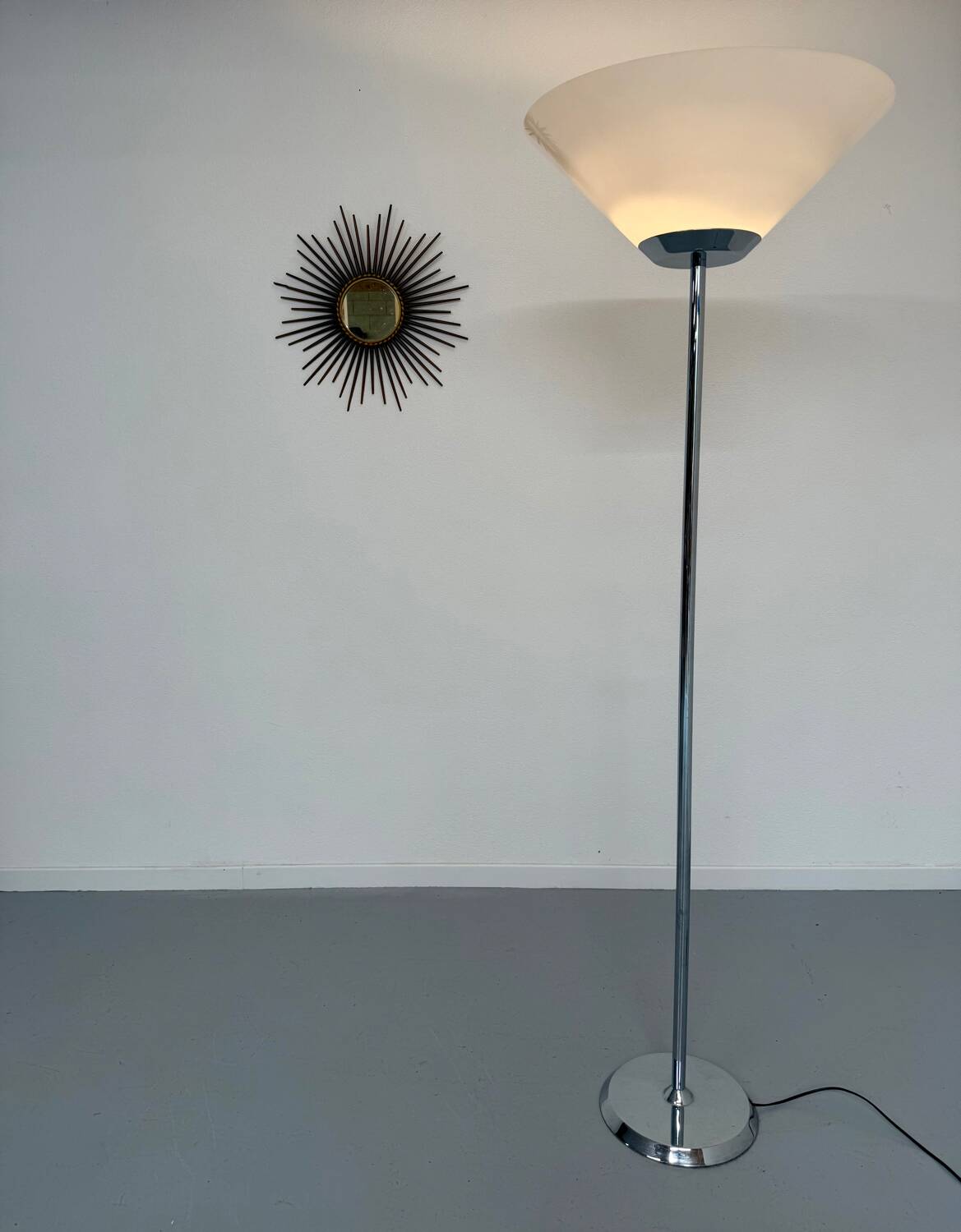 Floor lamp in white metal and plastic, Swisslamps SLZ design, vintage 80s