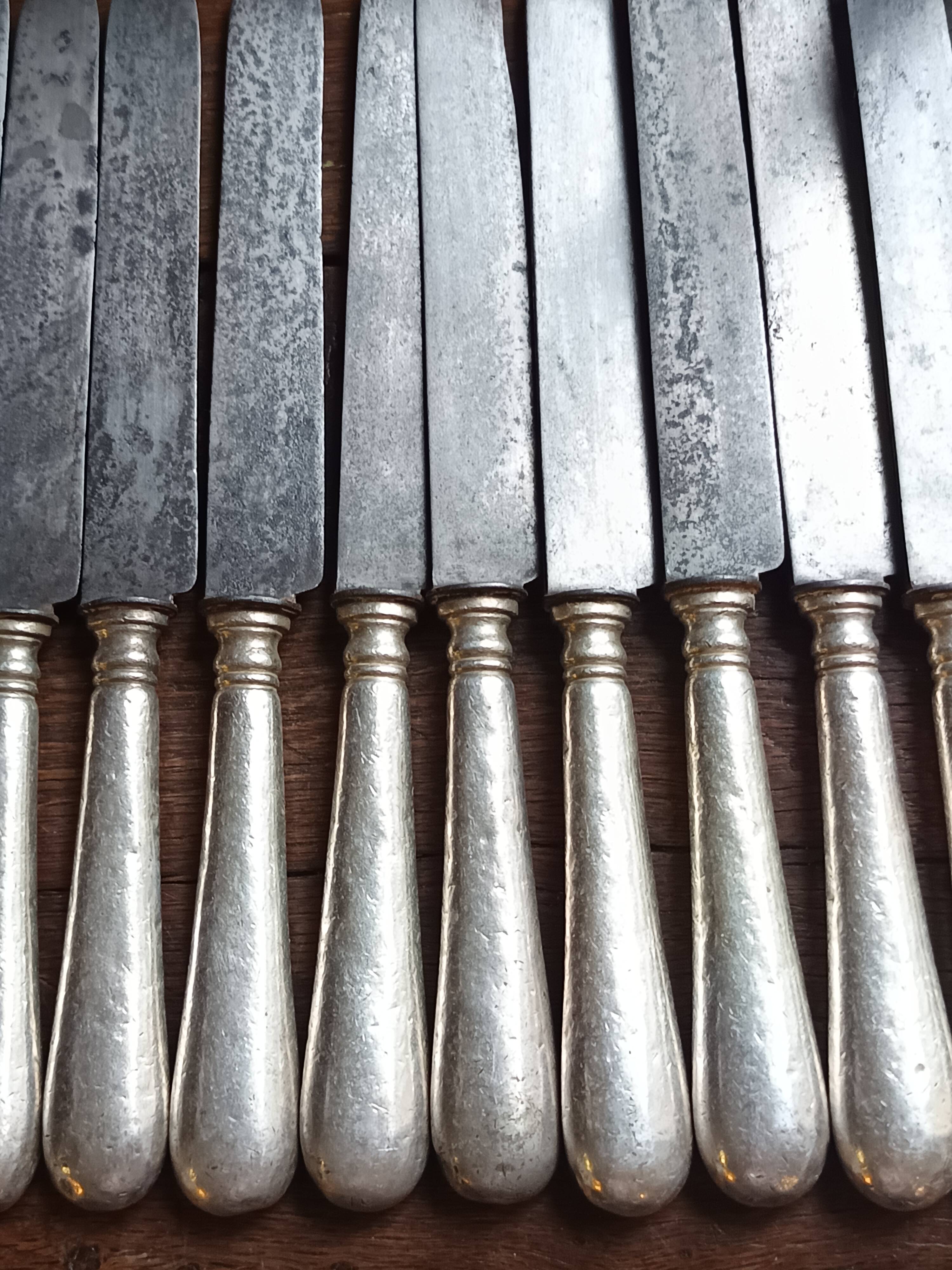 12 large silver-plated metal knives by Christofle 1860 monogrammed Palace Arcachon