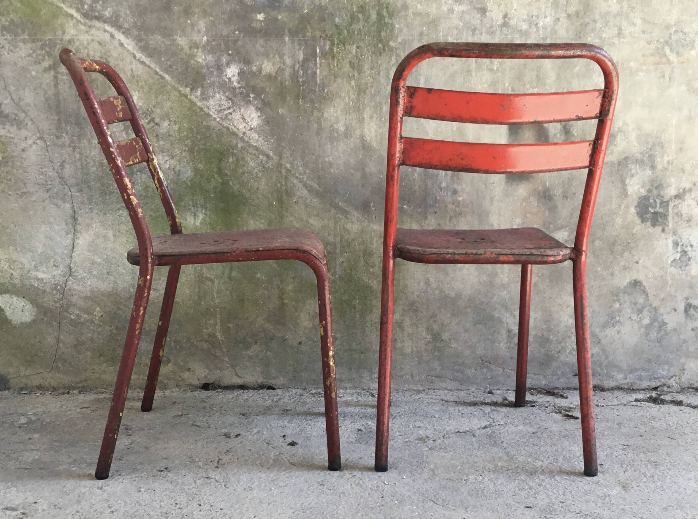 Paire de chaises tolix T2 rouge - assise pleine - 1950