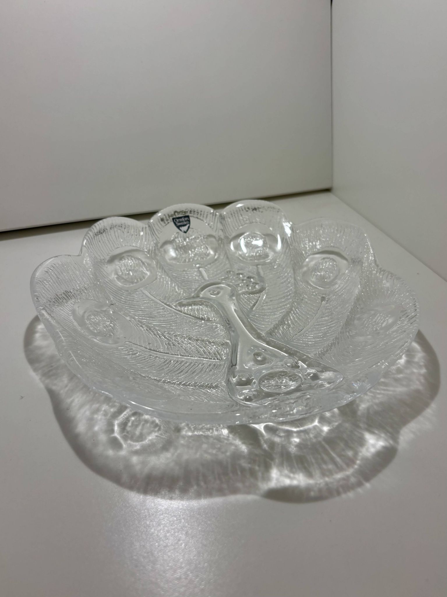 Assiette, Peakcock, verre de cristal, Lars Hellsten, Orrefors, Suède, 1970