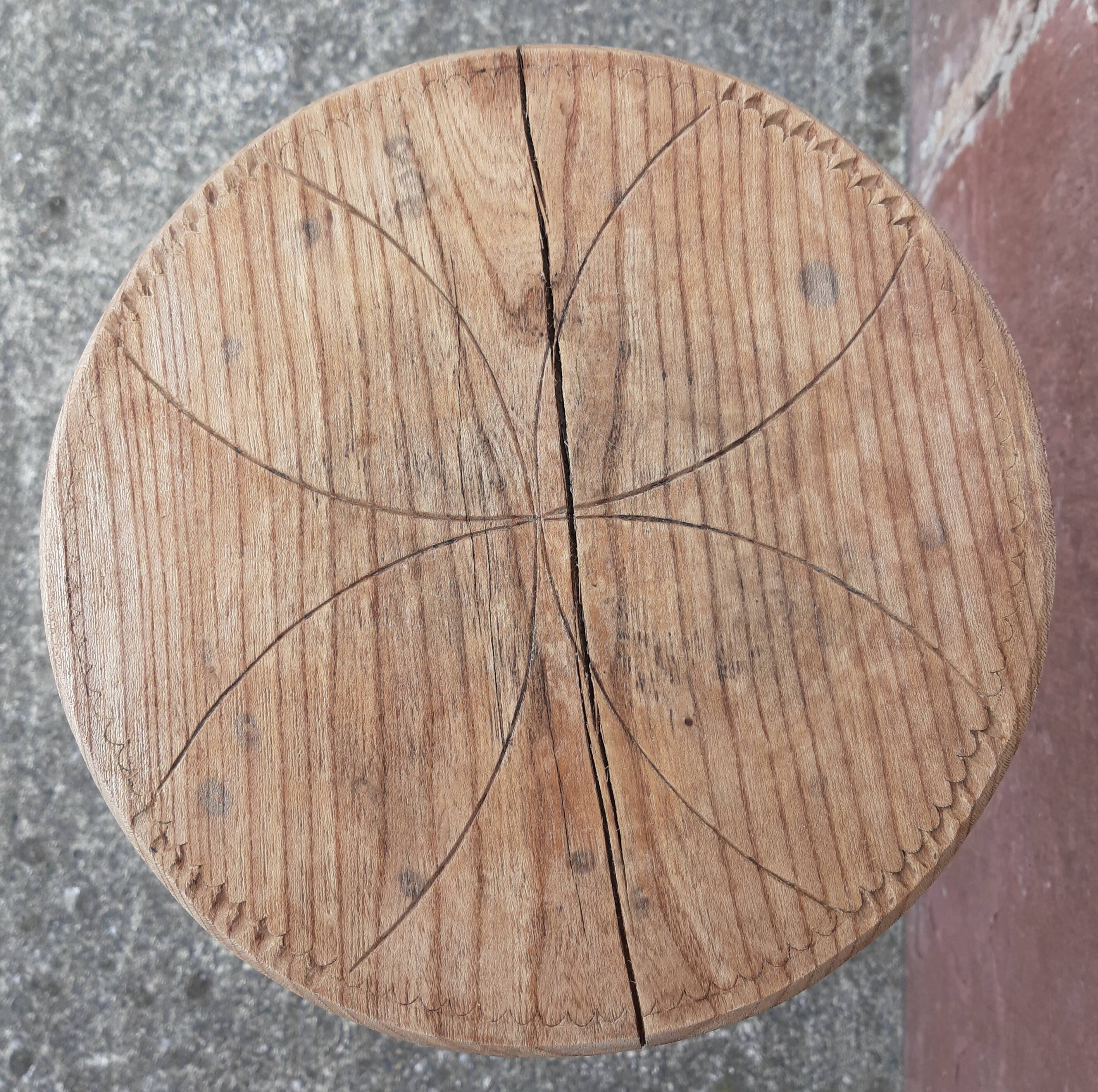 Side table, end table, coffee table or occasional table. (1950s)