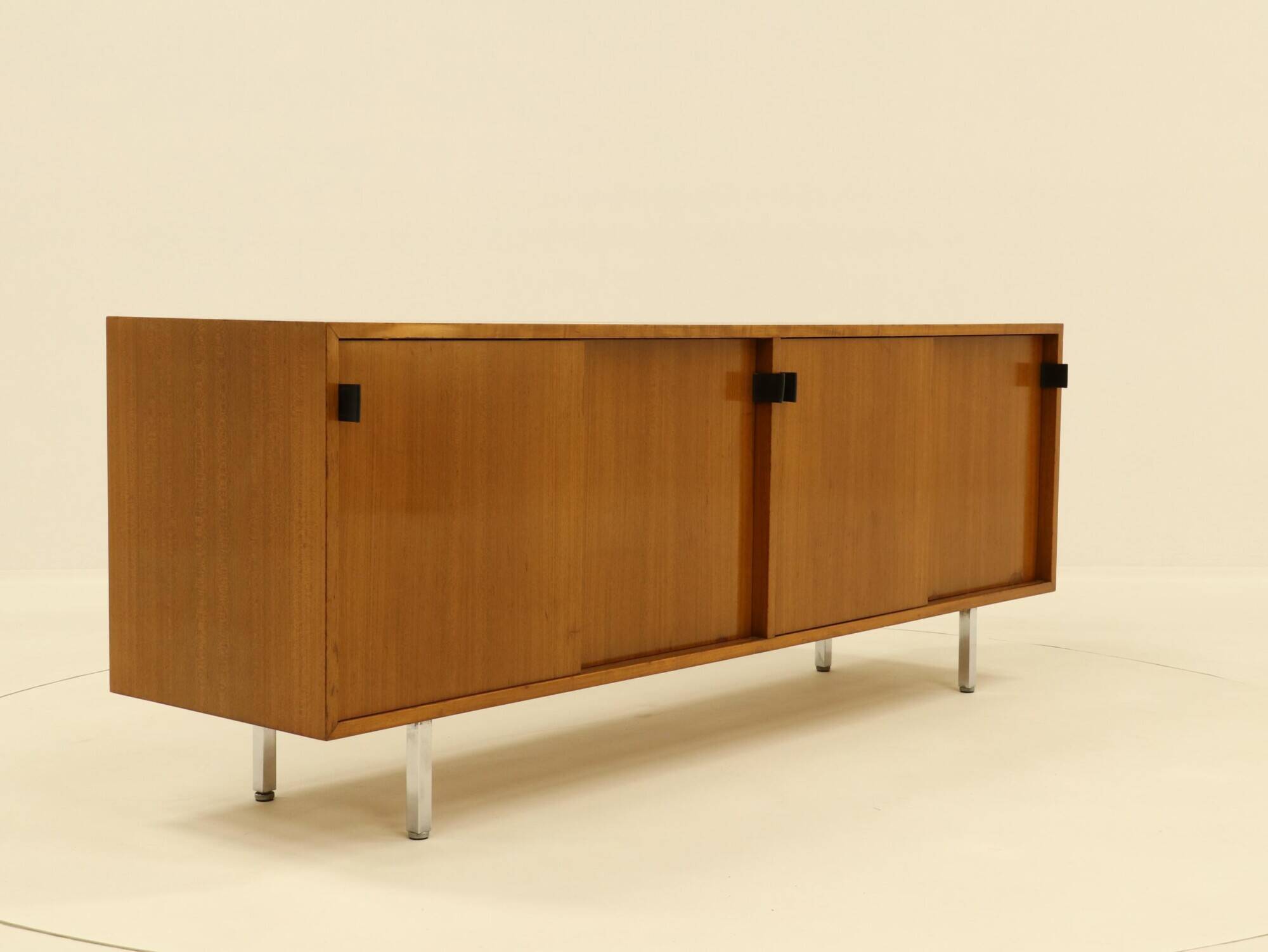 Buffet de style Mid-Century signé Florence Knoll pour Knoll International