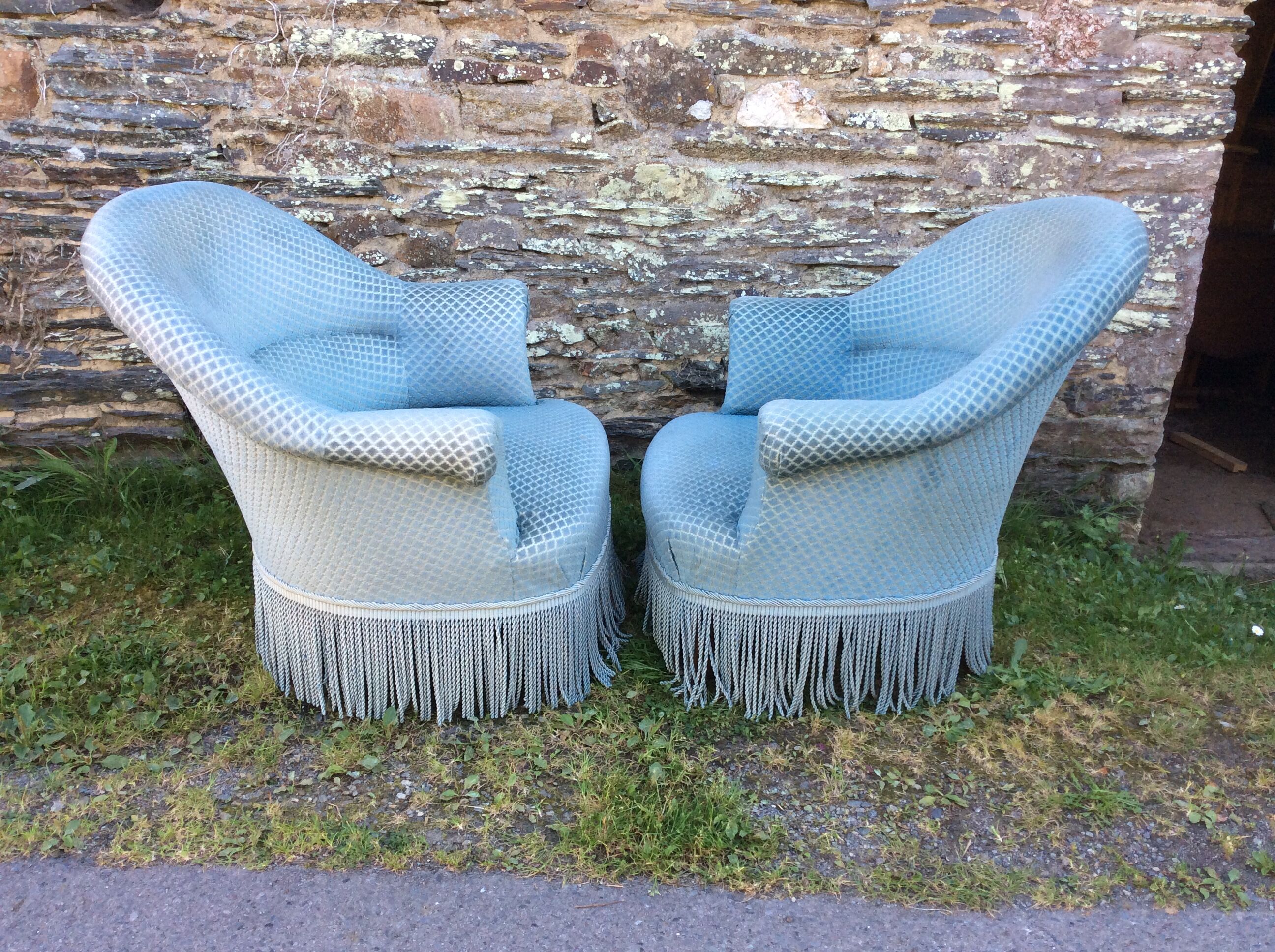Paire de fauteuils crapaud en velours bleue