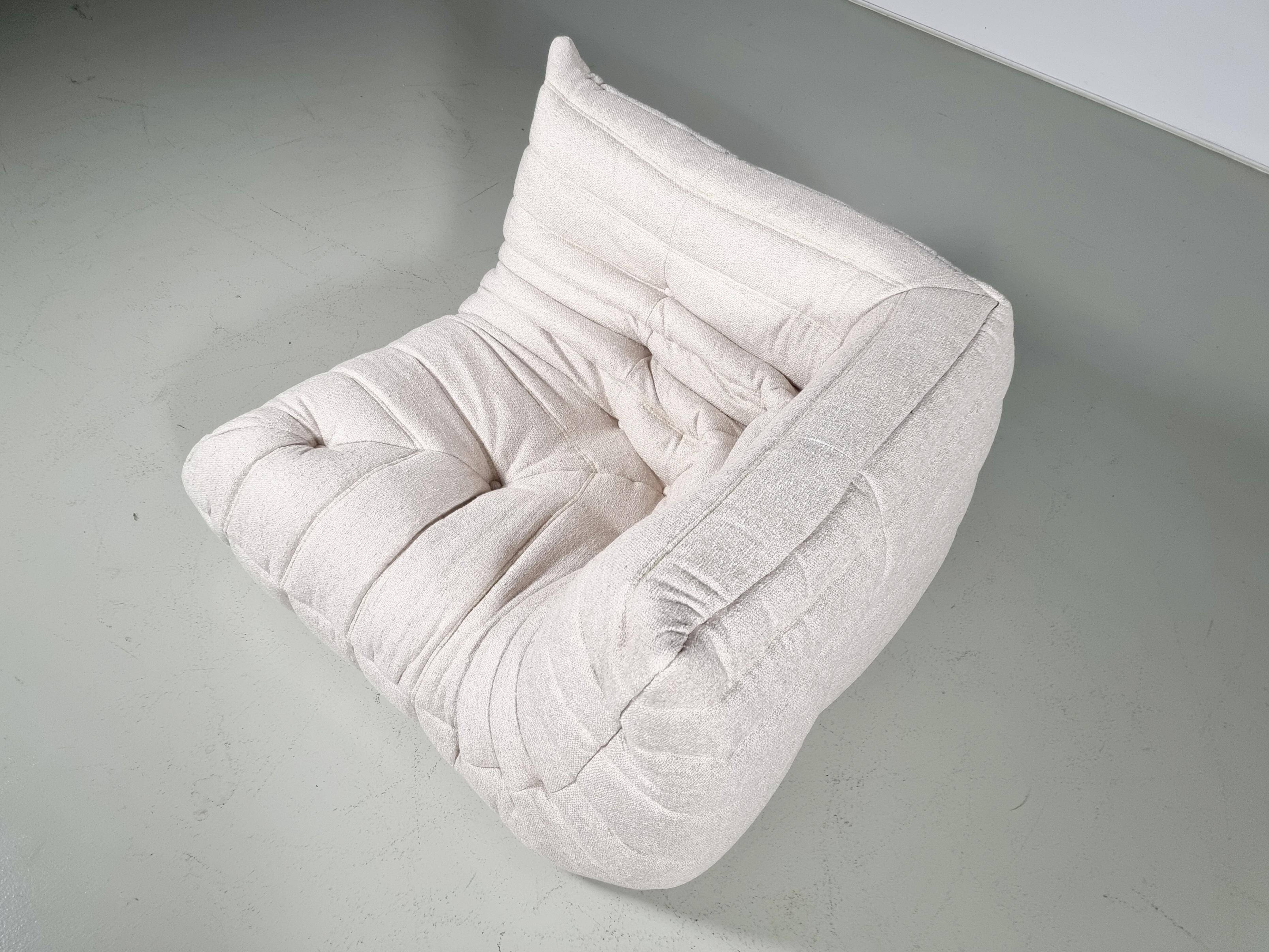 Fauteuil Togo en tissu crème par Michel Ducaroy pour Ligne Roset, circa 1970