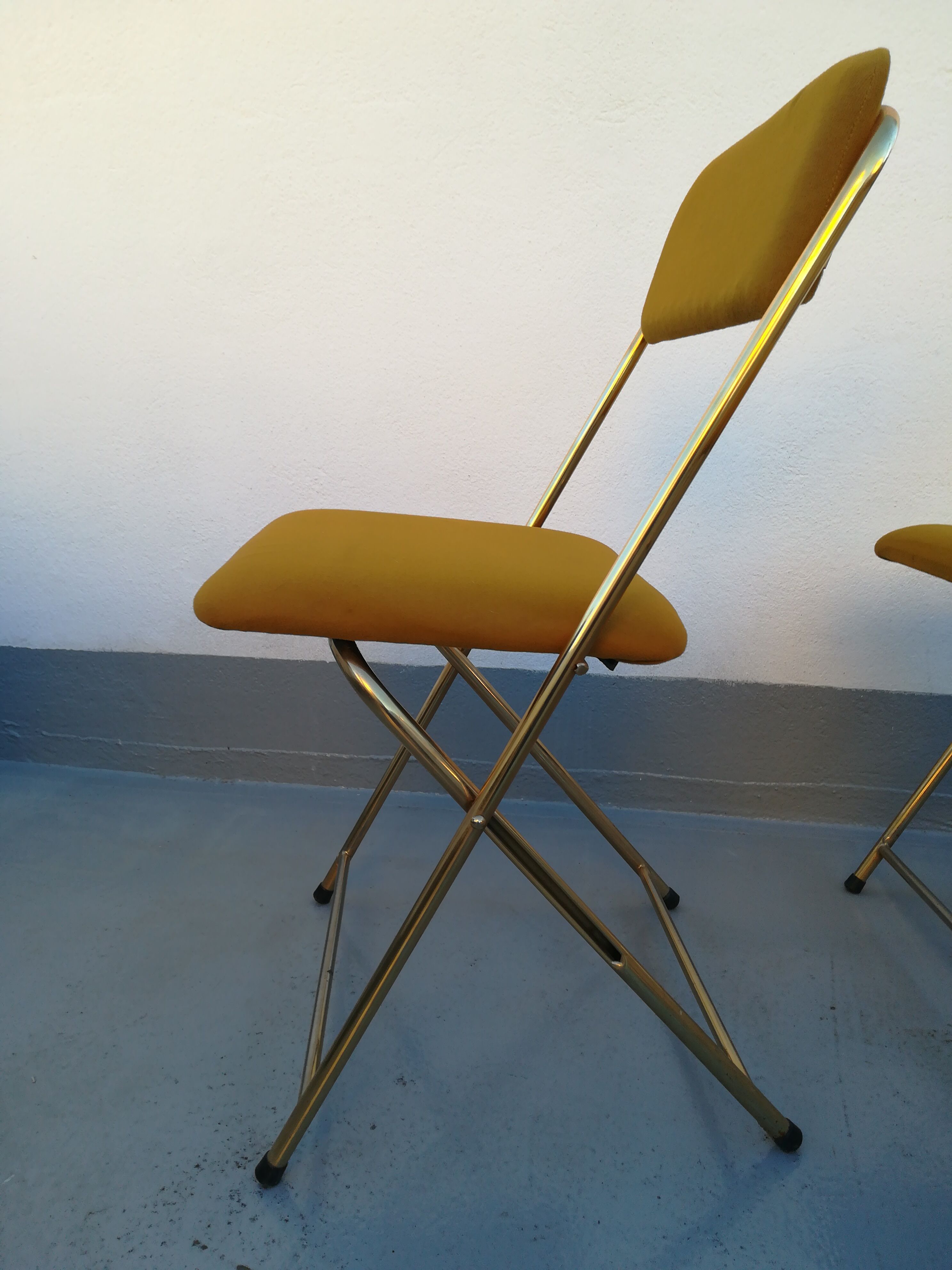 4 folding gold vintage Eyrel chairs