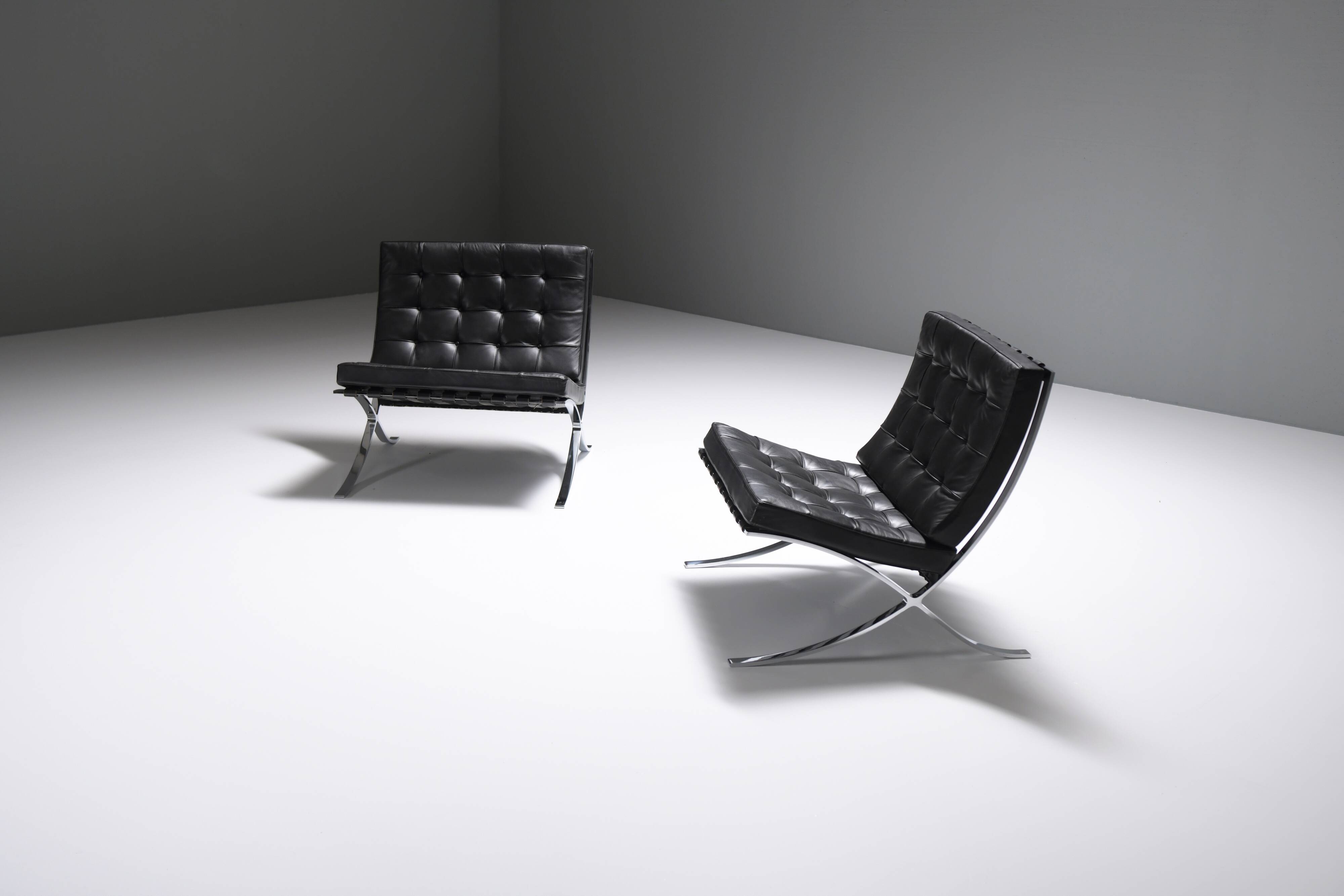 Vintage set of Barcelona Chairs - Ludwig Mies van der Rohe - Knoll International