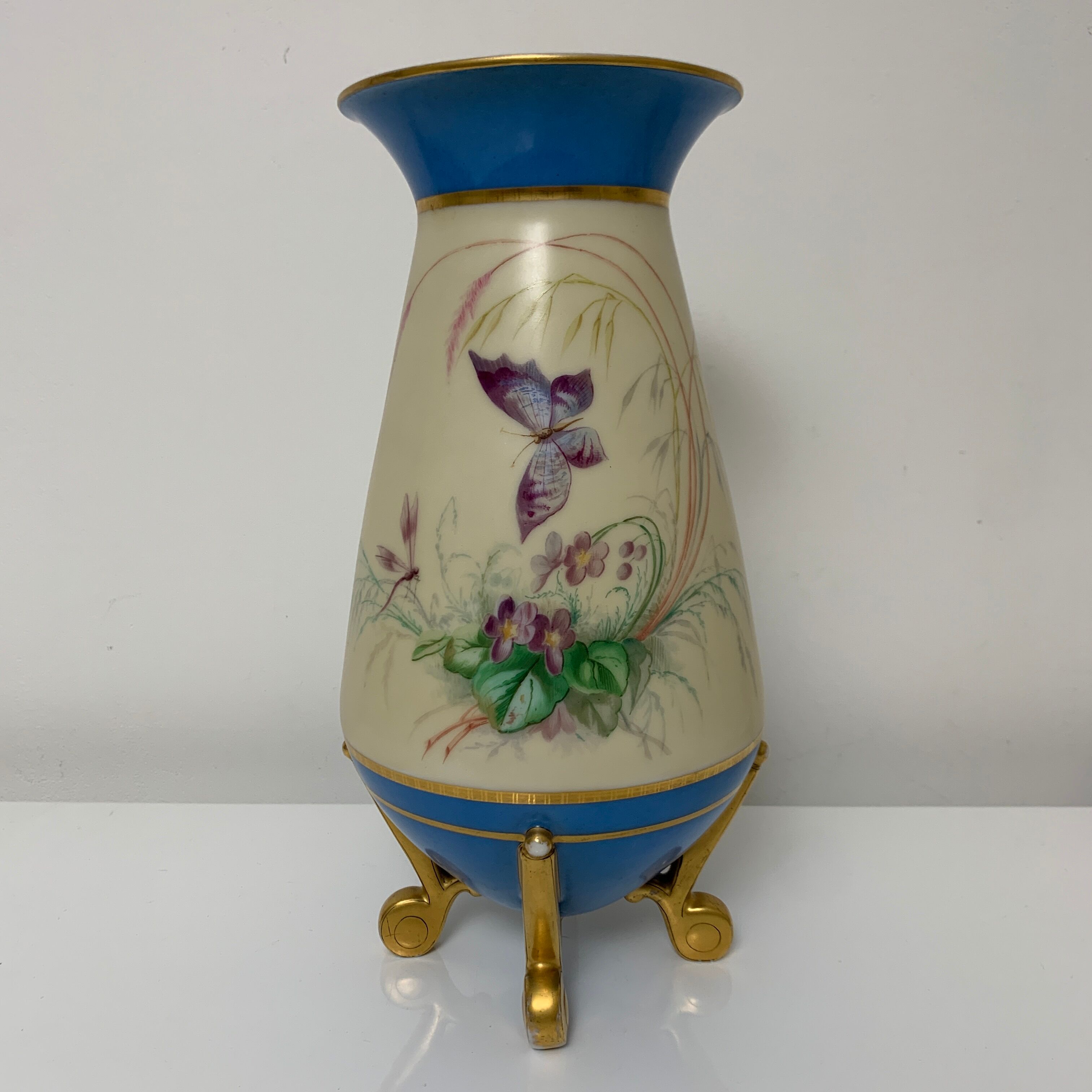 Porcelain vase decorated with butterflies Napoleon 3 era