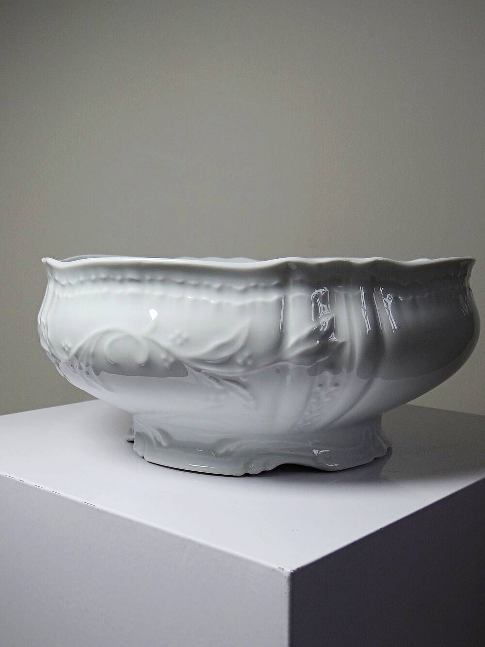 Vintage large salad bowl attributed to Bernardaud, Louvre model, Limoges porcelain.