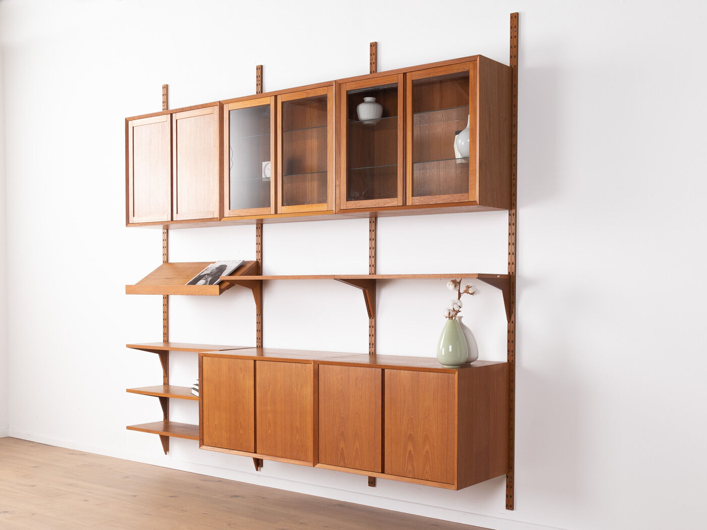 1960s Shelving system, Poul Cadovius