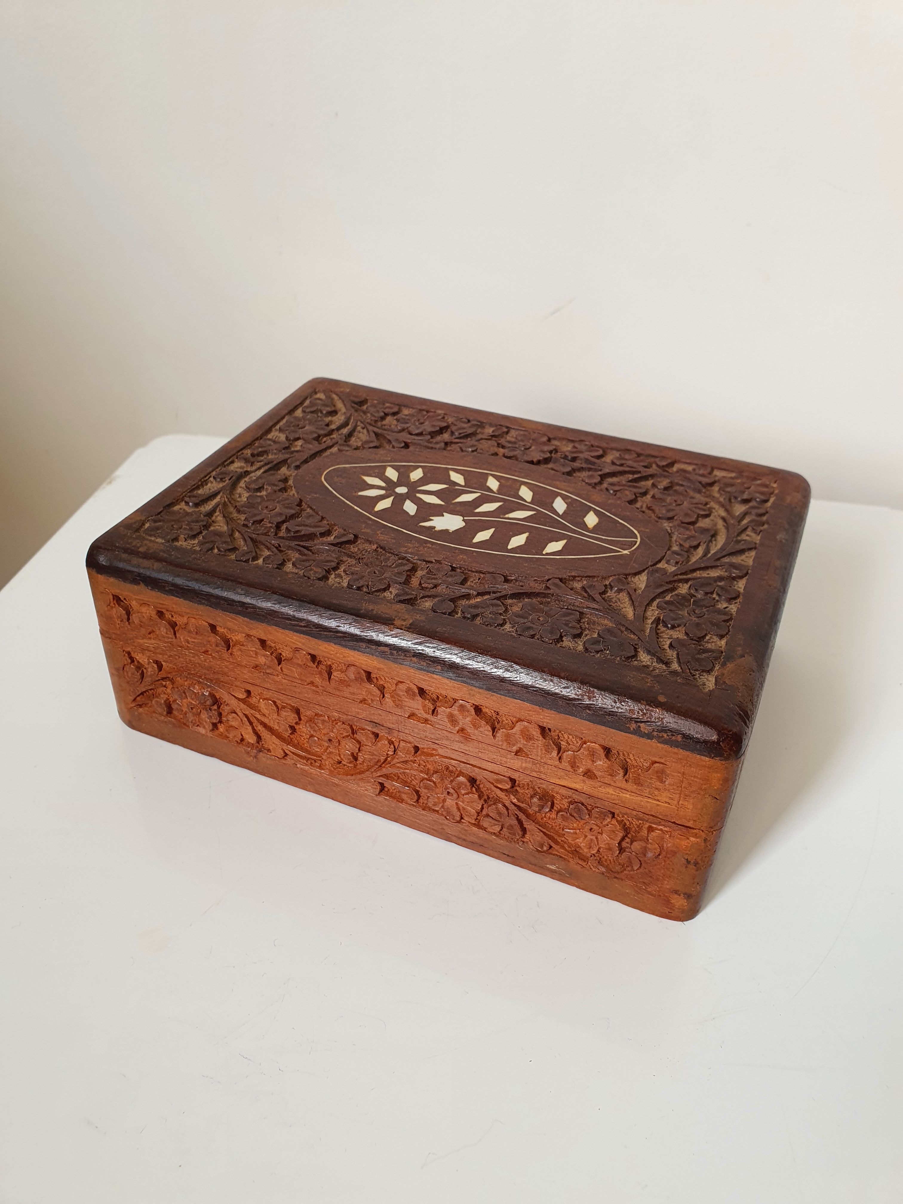 Wooden jewelry box