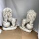 Paire de lions en marbres blancs