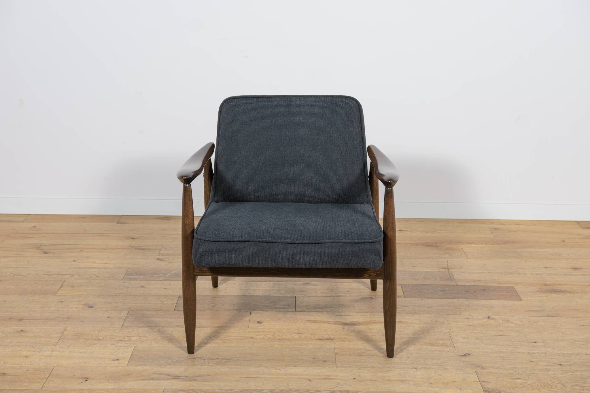 Mid Century Modern GFM-87 Armchair by Juliusz Kedziorek for Gościcińskie Fu