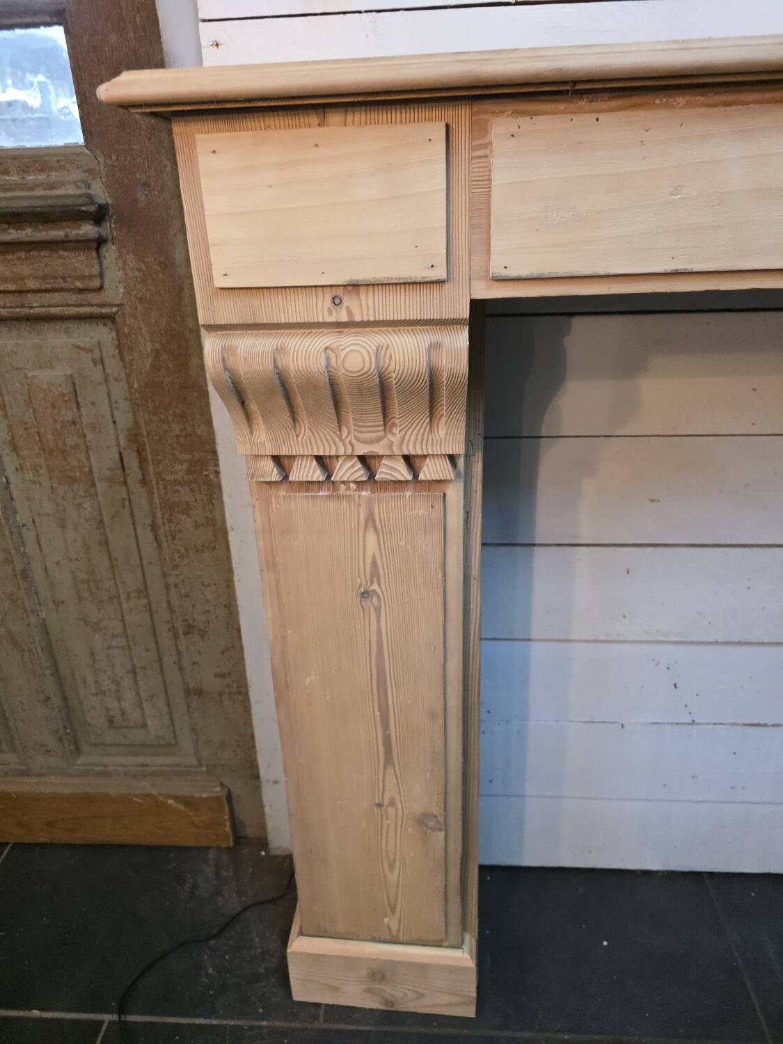 Manteau de cheminée en bois
