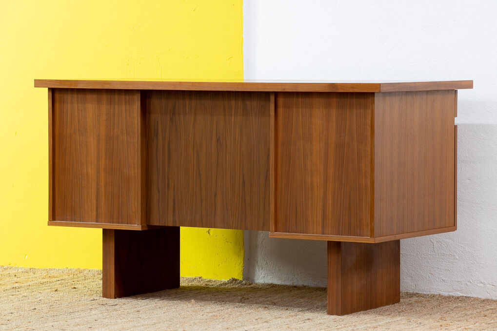 Vintage Scandinavian Office – 135 cm