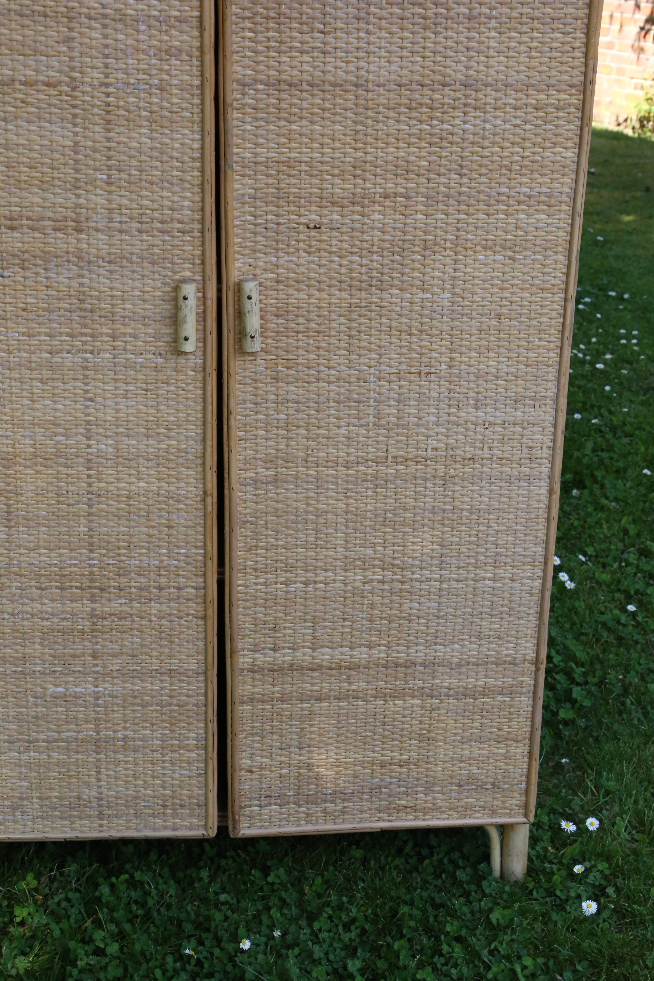 Armoire en rotin vintage