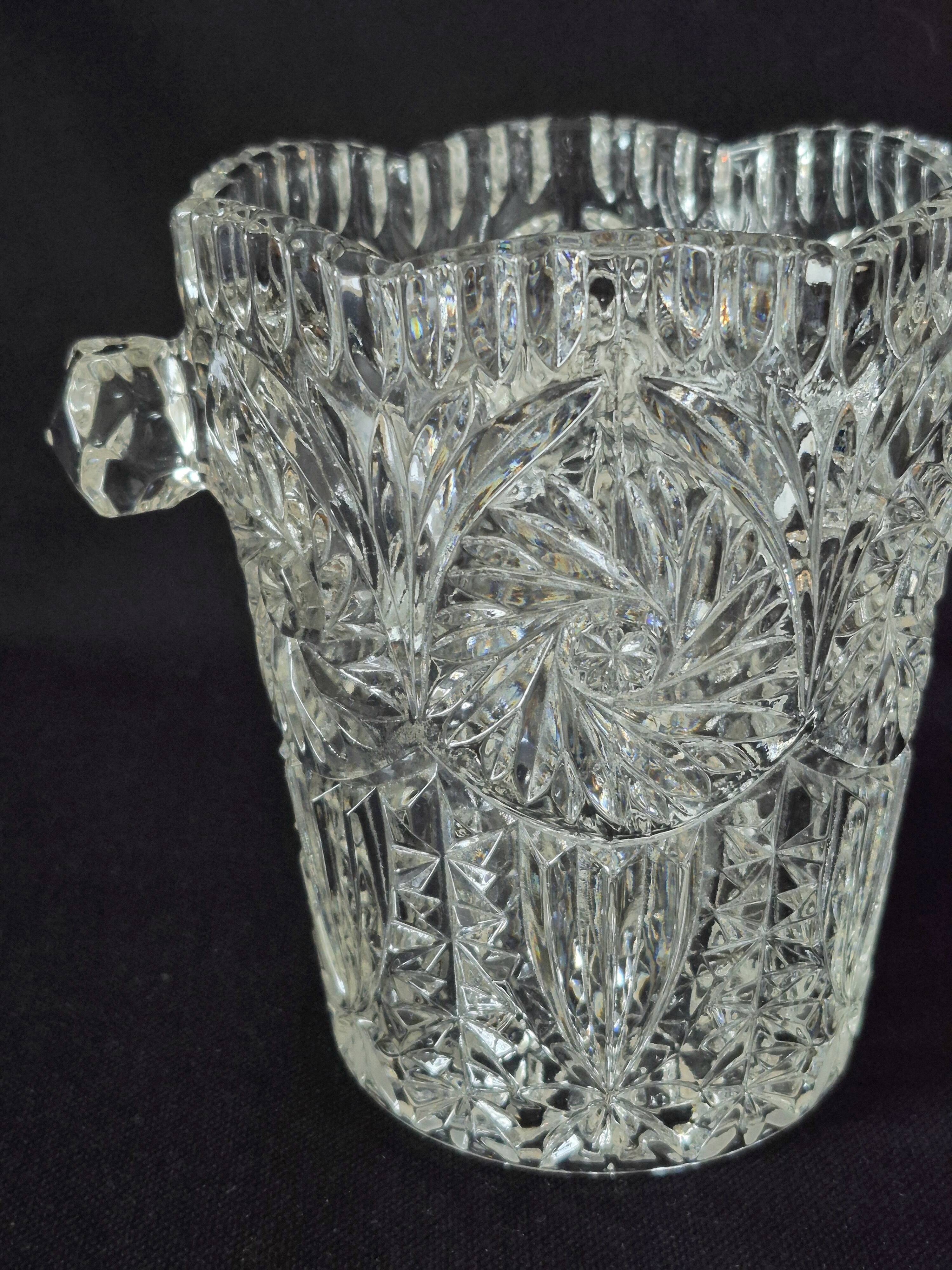 Seau à glace en verre moulé et taillé, A322