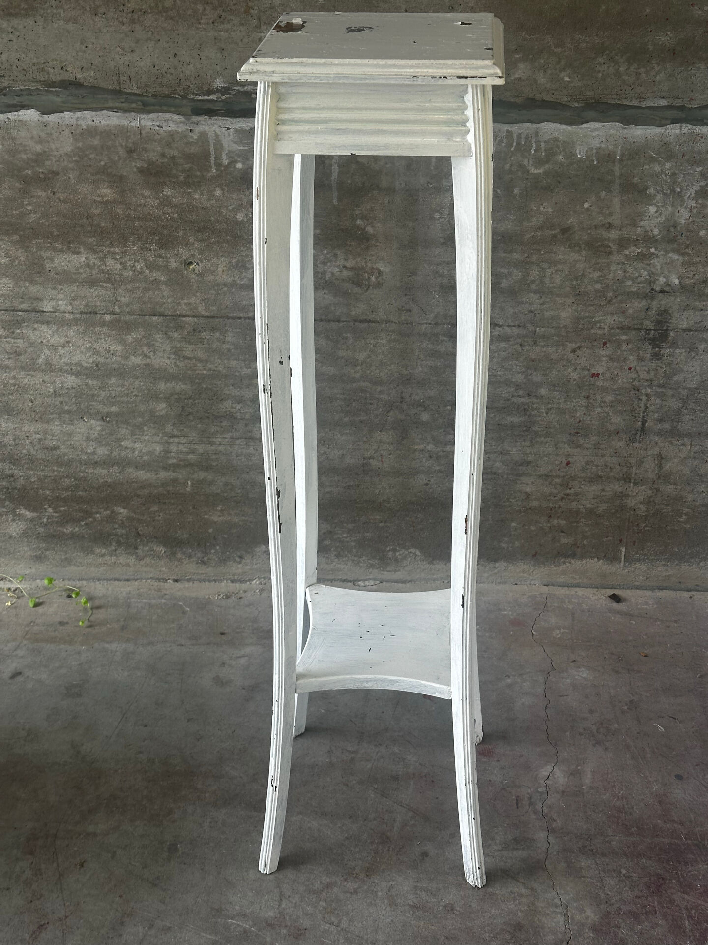 Sellette ancienne en bois peint blanc – H 110 cm