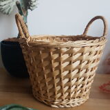 Wicker basket with wrists