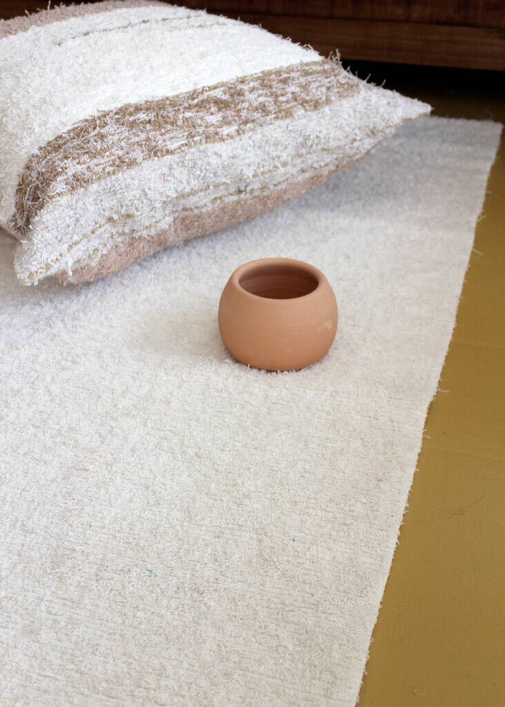 Handmade recycled cotton rug - hand-woven - 90 x 150 cm