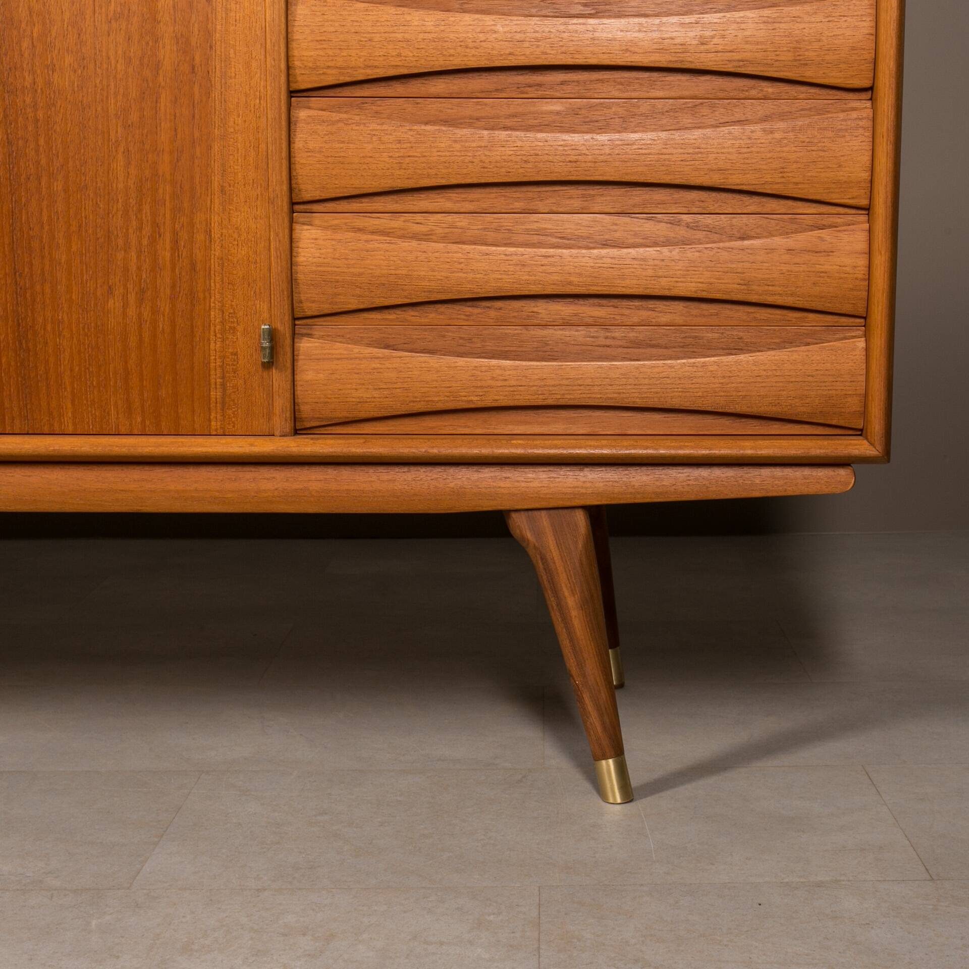 Enfilade en teck par Sven Andersen, Norvège 1950