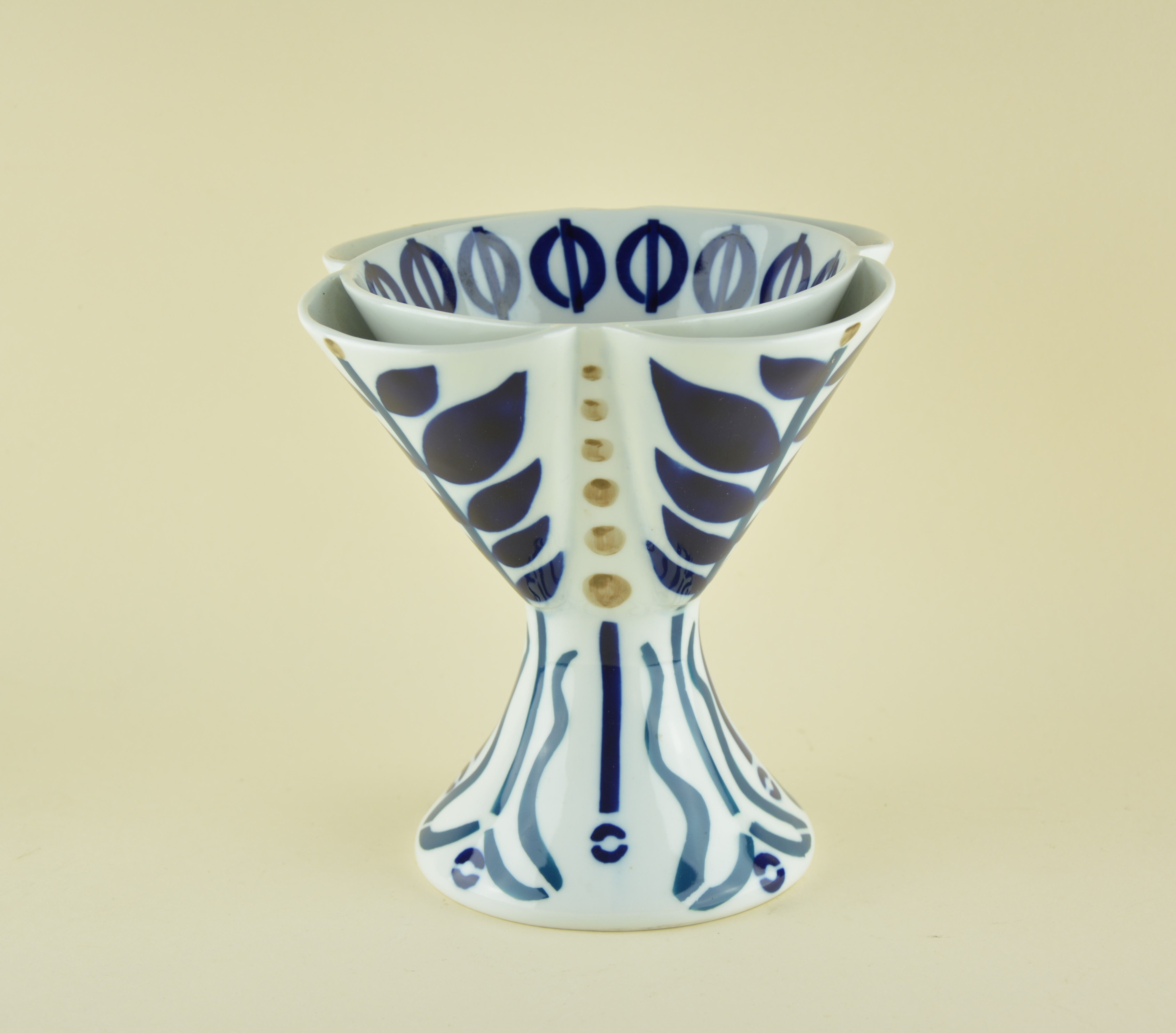 Porcelain cup from the 60s-70s