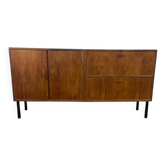 Buffet vintage en bois avec pieds en acier noir