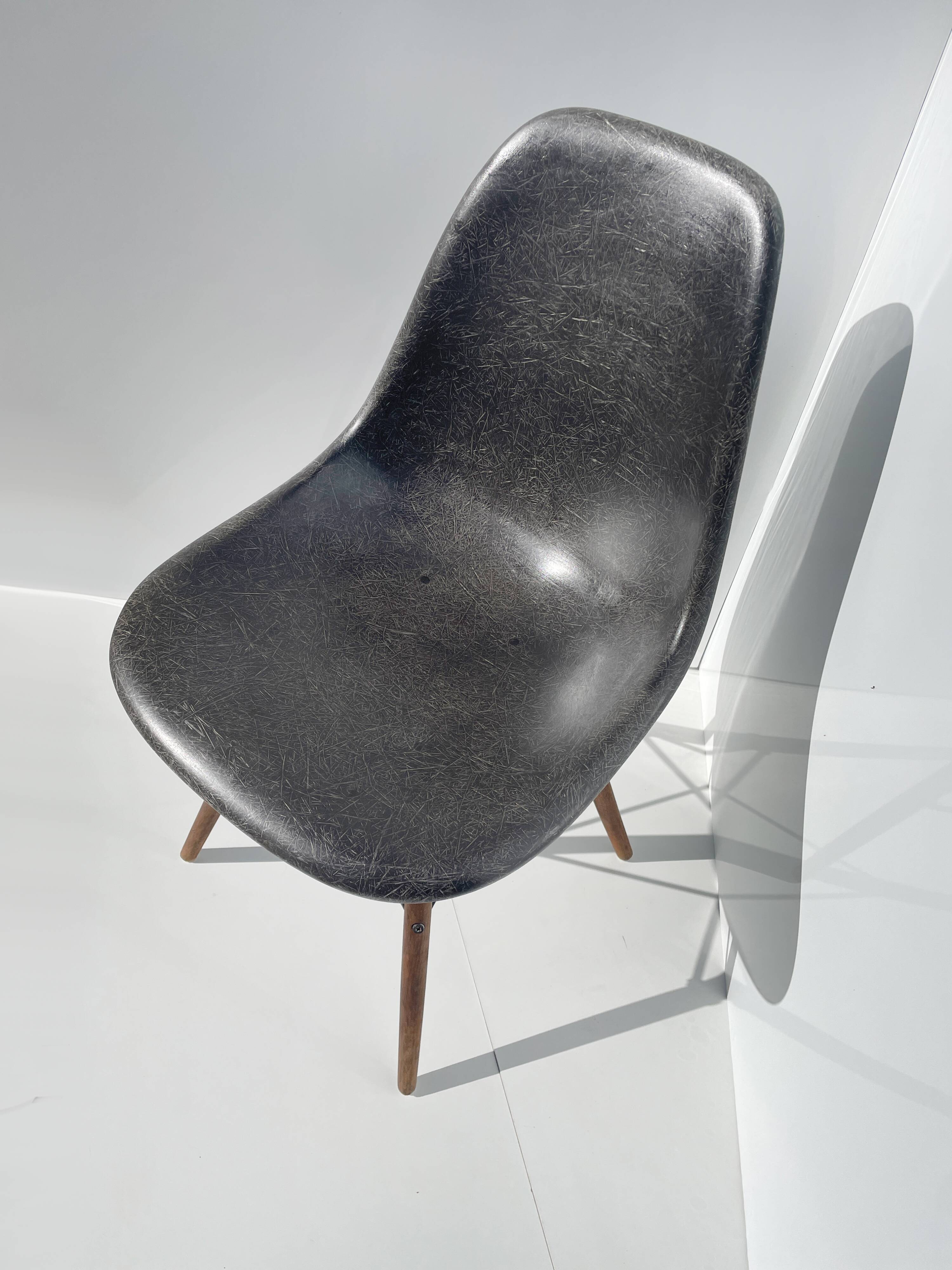 DSW CHAIR - RAY & CHARLES EAMES - HERMAN MILLER